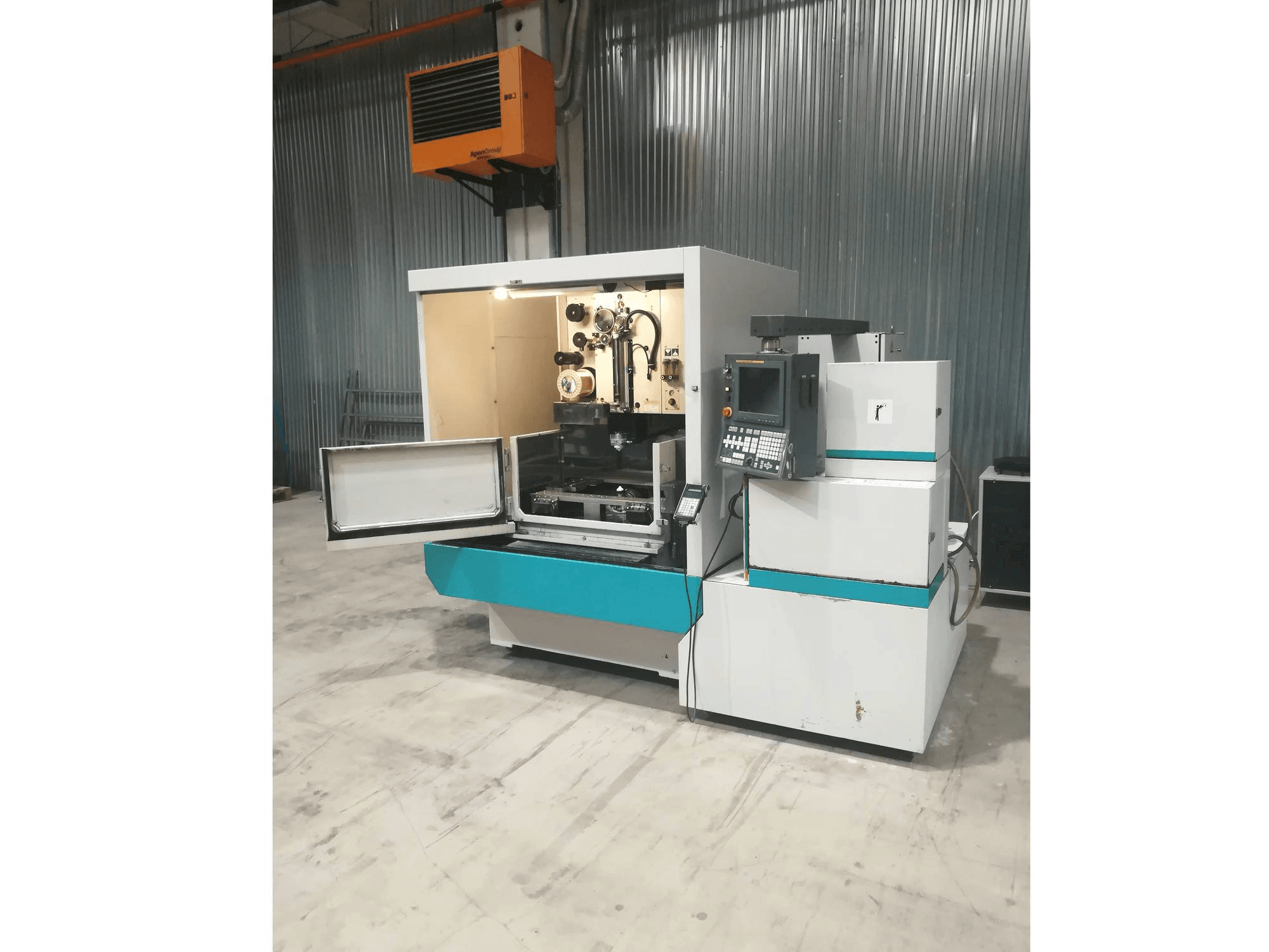 Widok z przodu maszyny FANUC 1iC