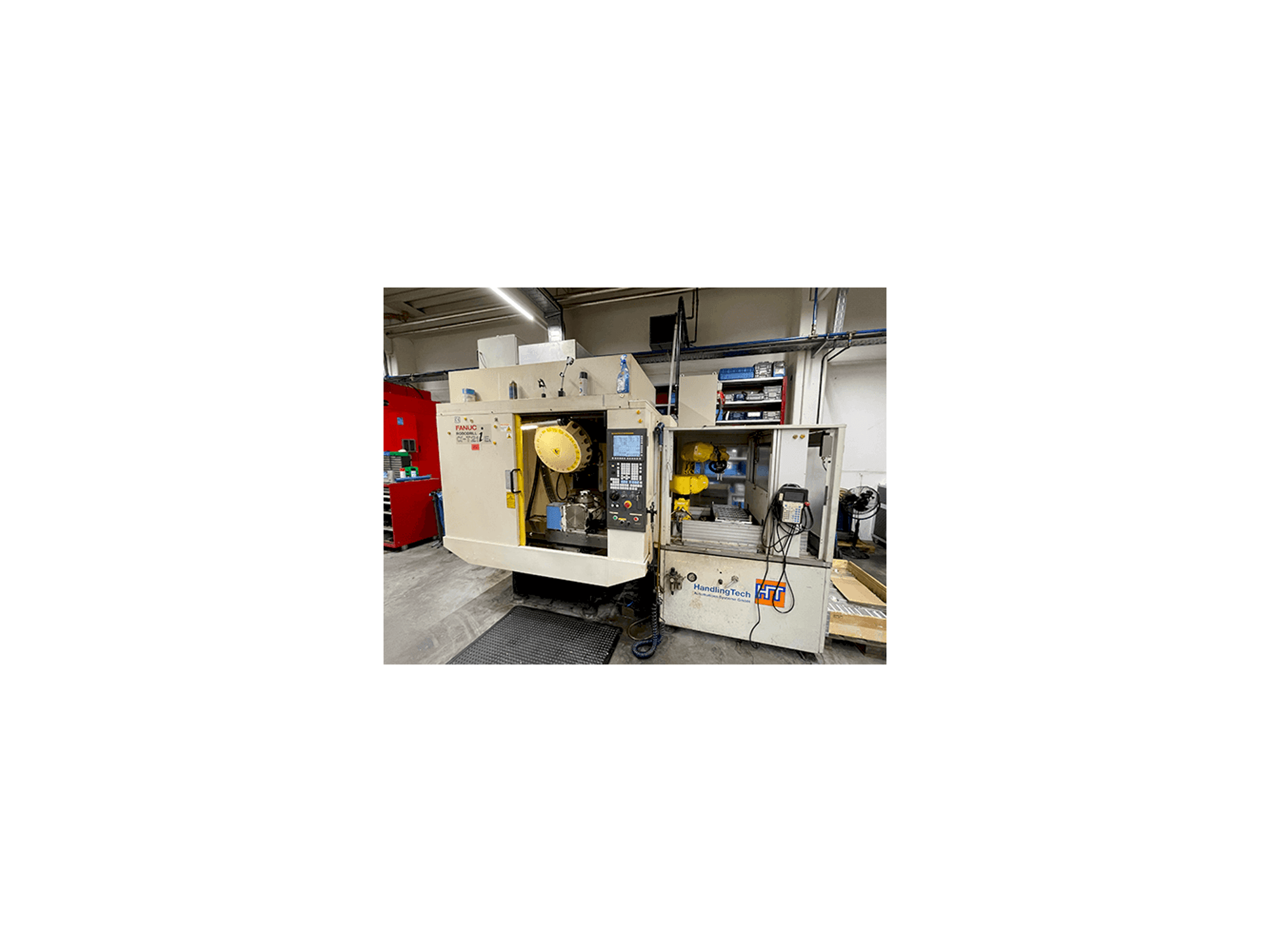 Widok z przodu maszyny FANUC Robodrill Alpha-T21iEL