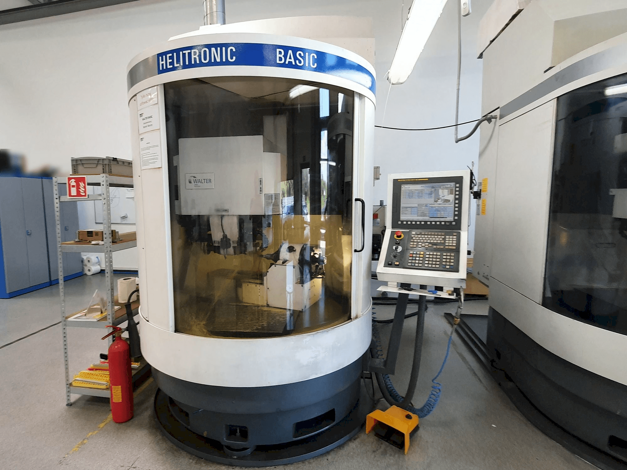 Widok z przodu maszyny Walter Helitronic BASIC-F