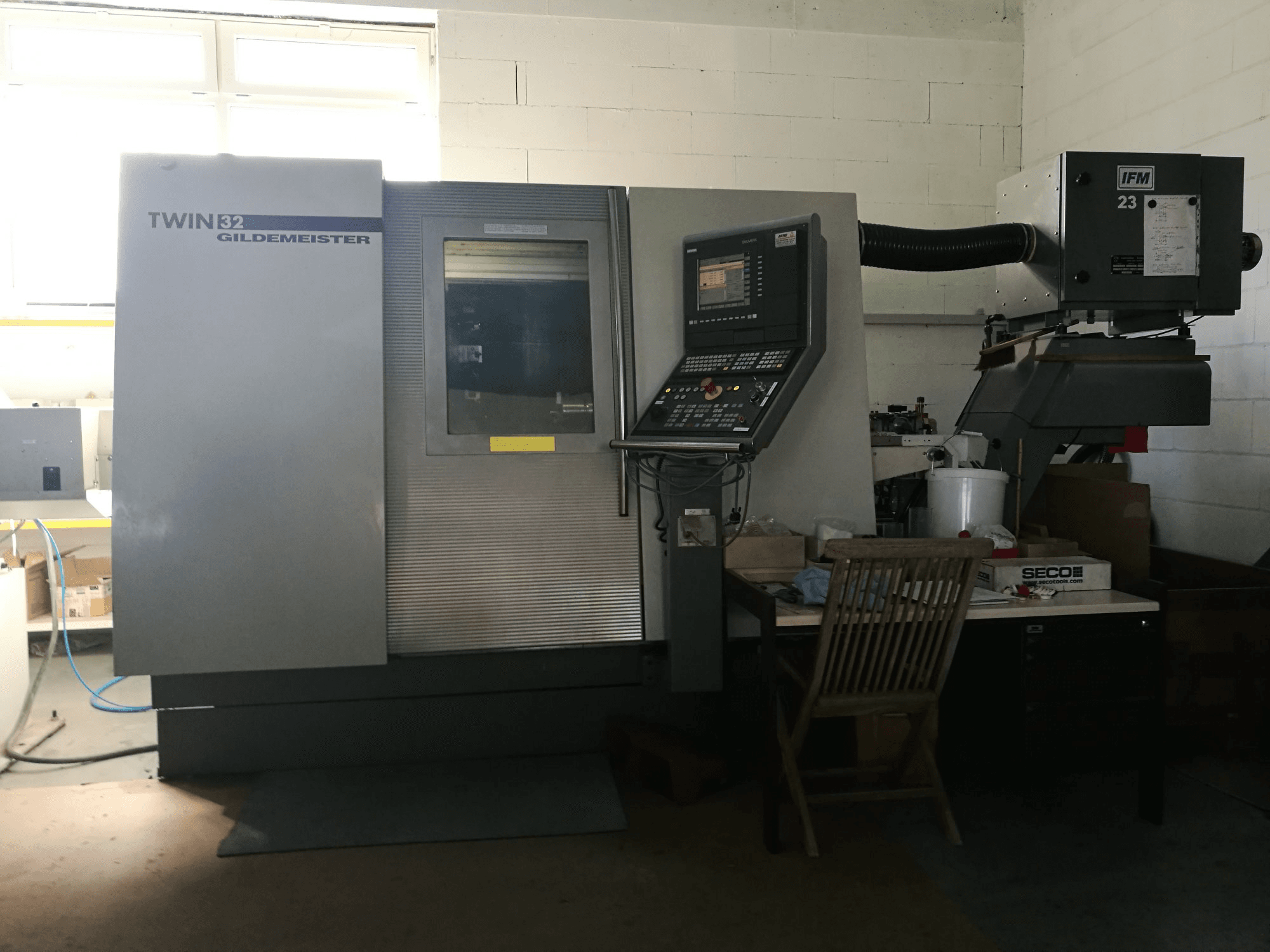 Widok z przodu 2 maszyny Gildemeister TWIN 32