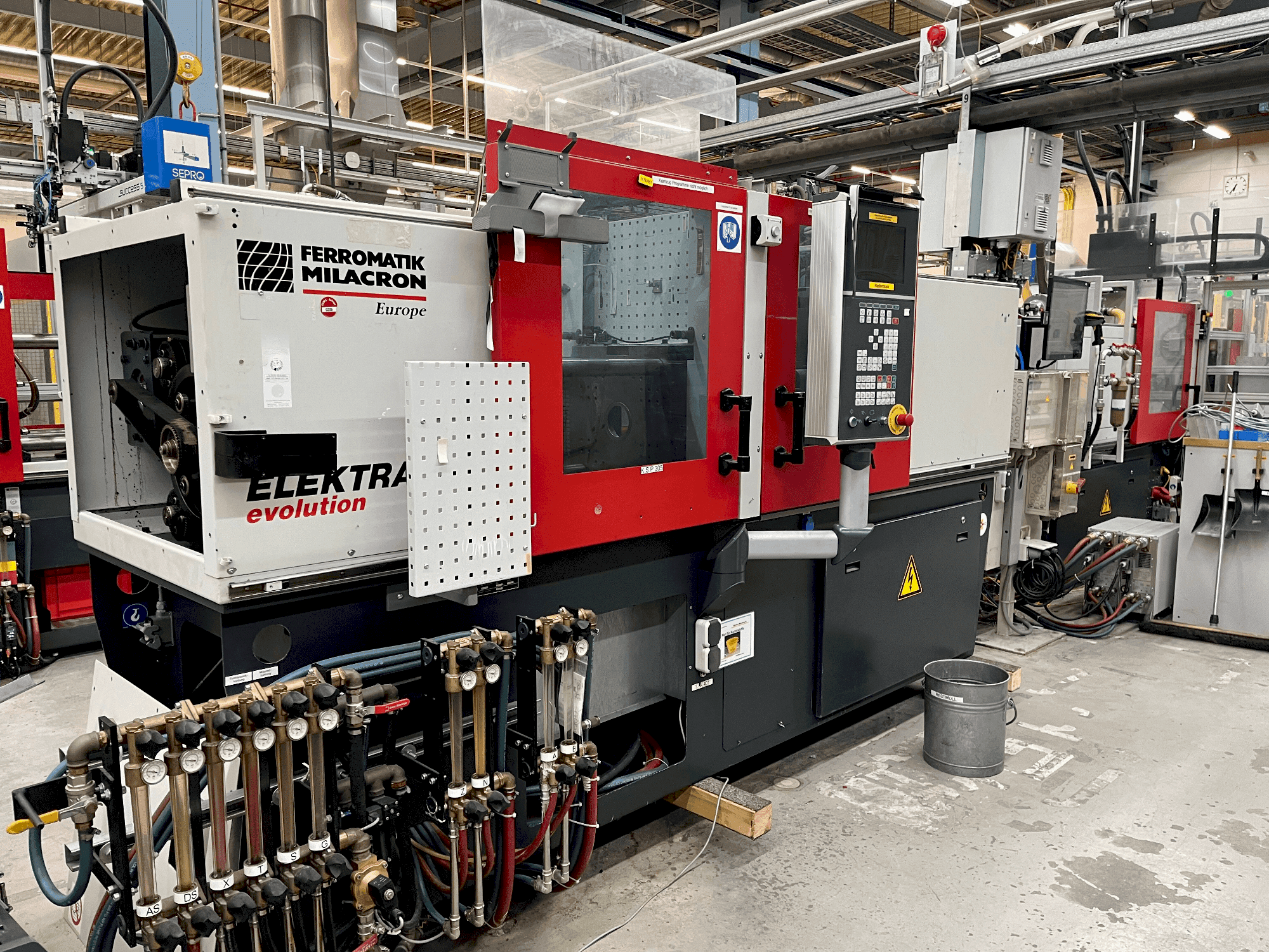 Widok z przodu maszyny FERROMATIK EE 30