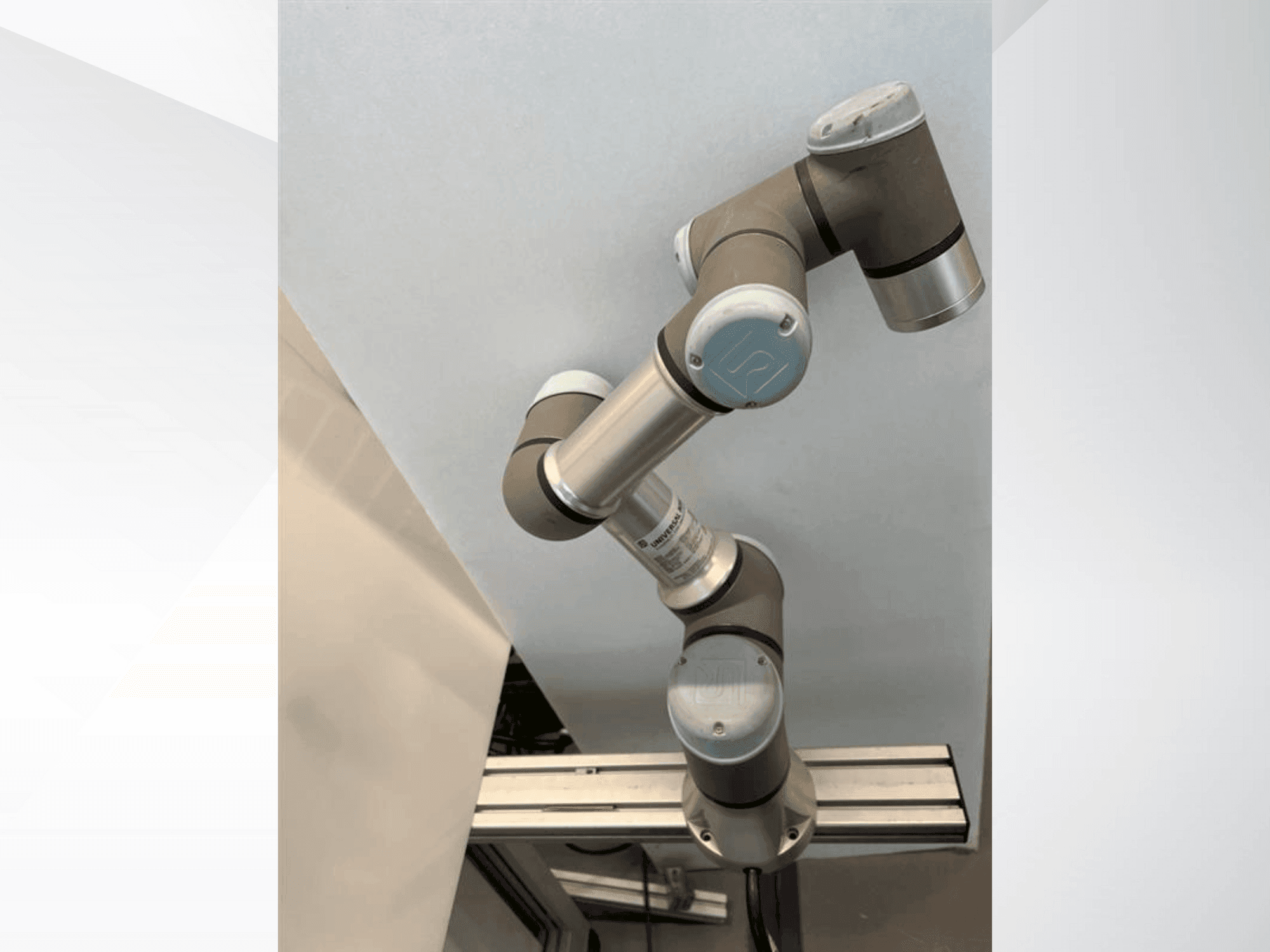 Widok z przodu maszyny Universal Robots UR-3e