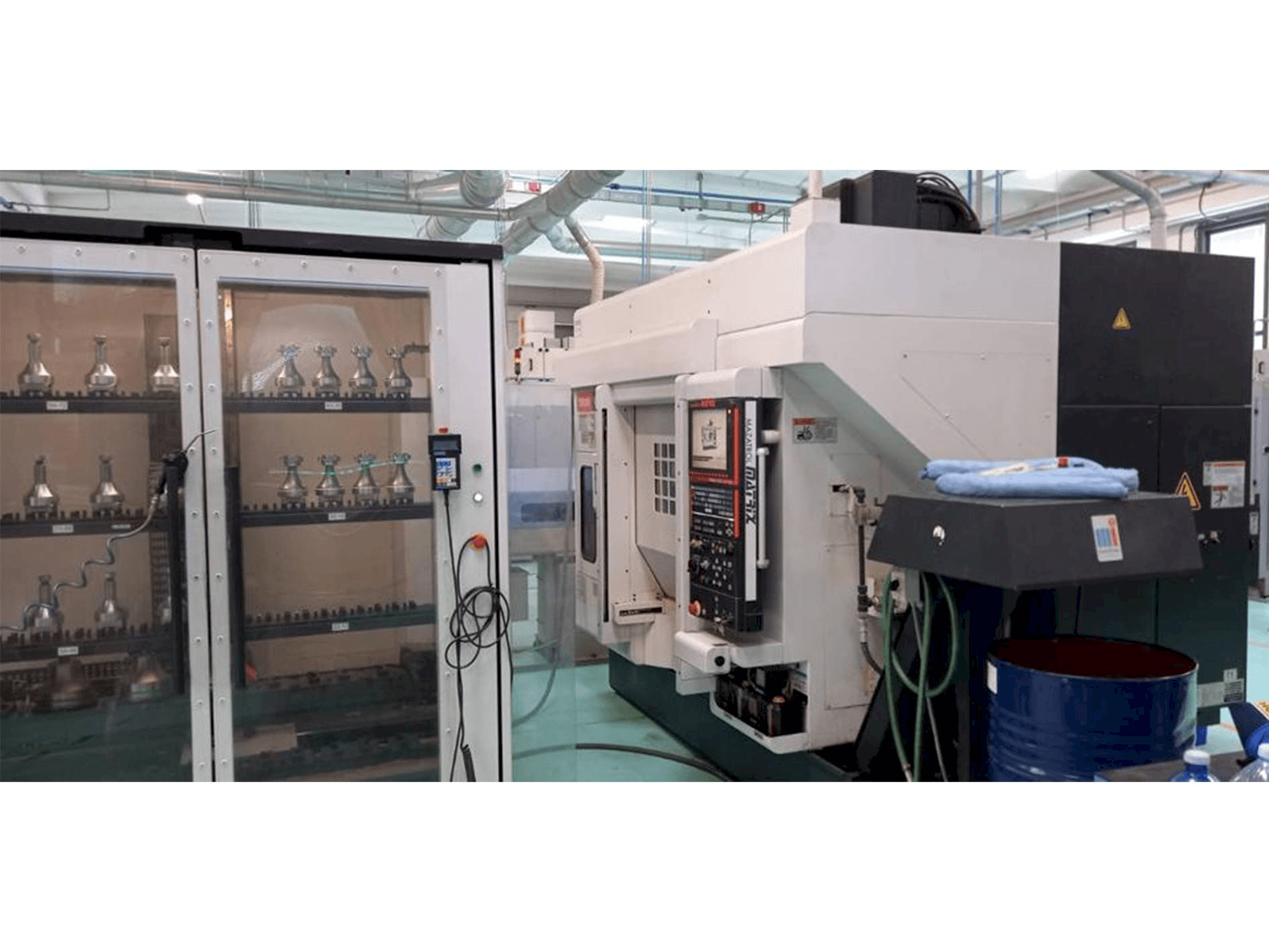 Widok z przodu maszyny Mazak Variaxis 500-5X II