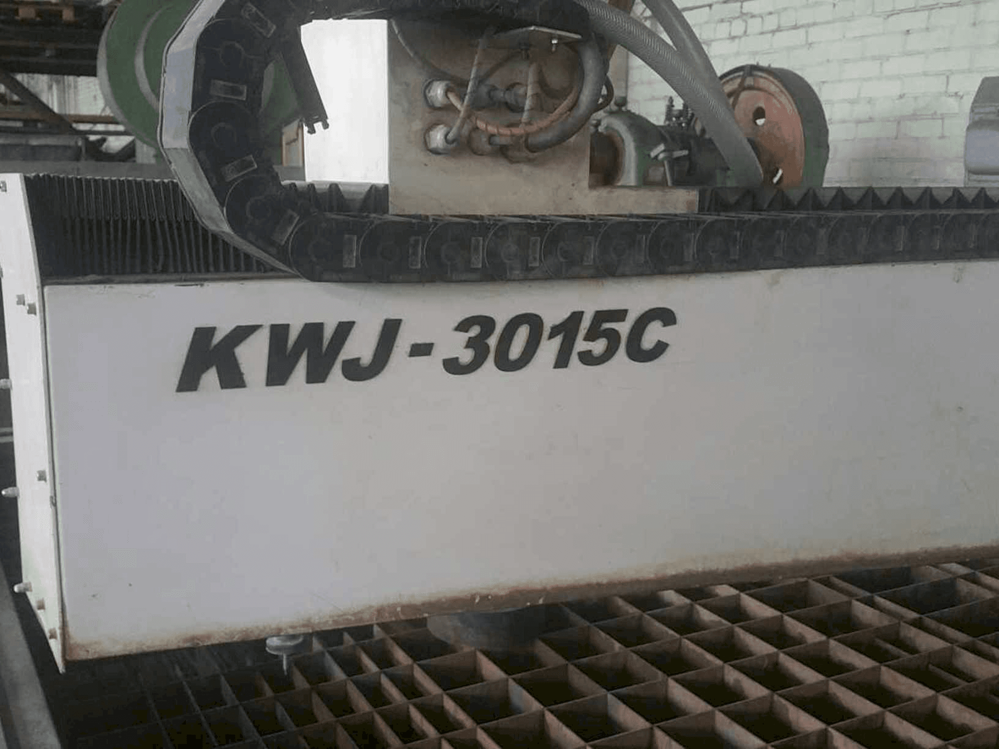 Widok z przodu maszyny Kenner KWJ 3020 C KMT Streamline SL-V 30