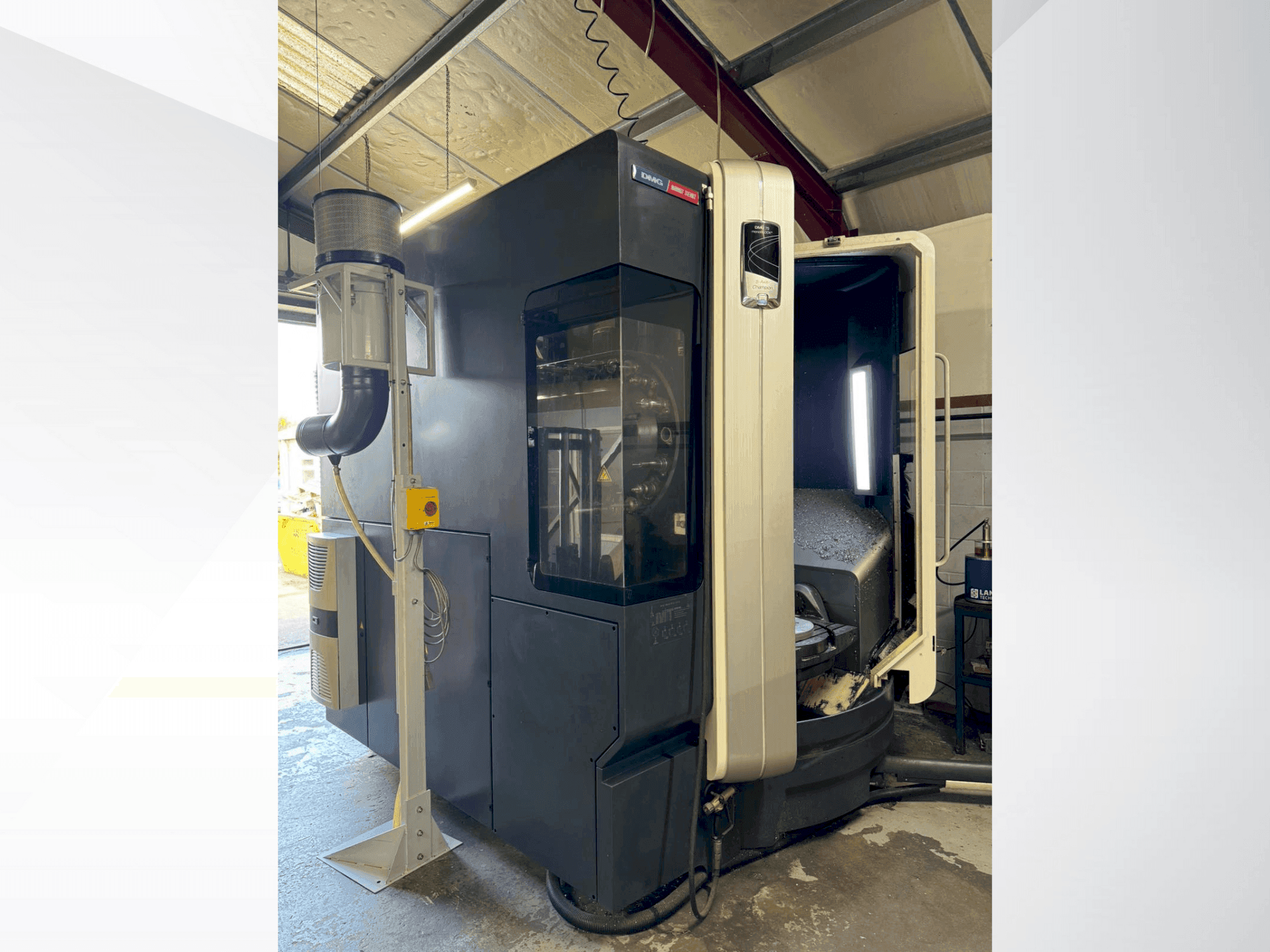 Widok z przodu maszyny DMG MORI DMU 75 Monoblock