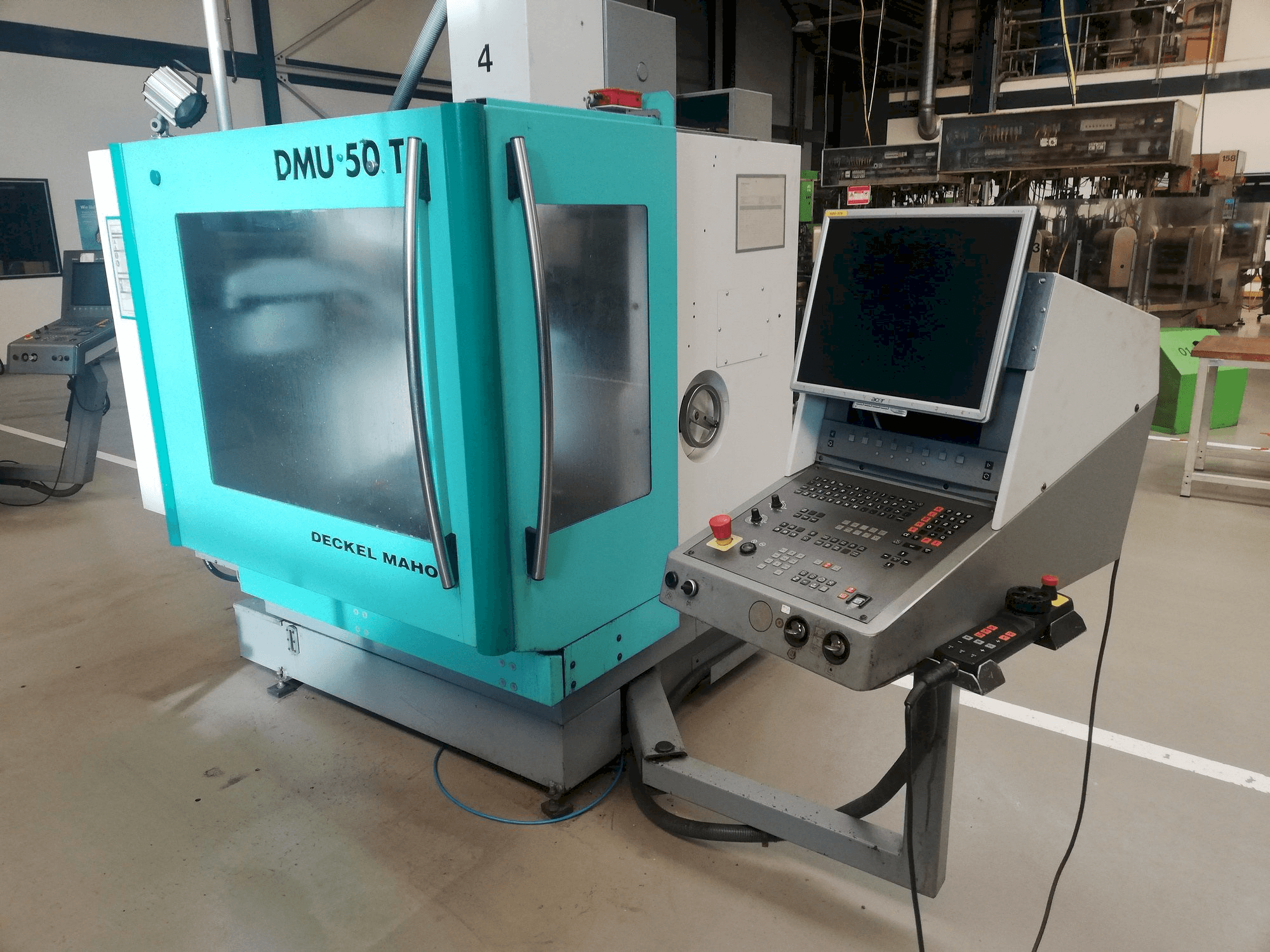 Widok z przodu maszyny DECKEL MAHO DMU 50T