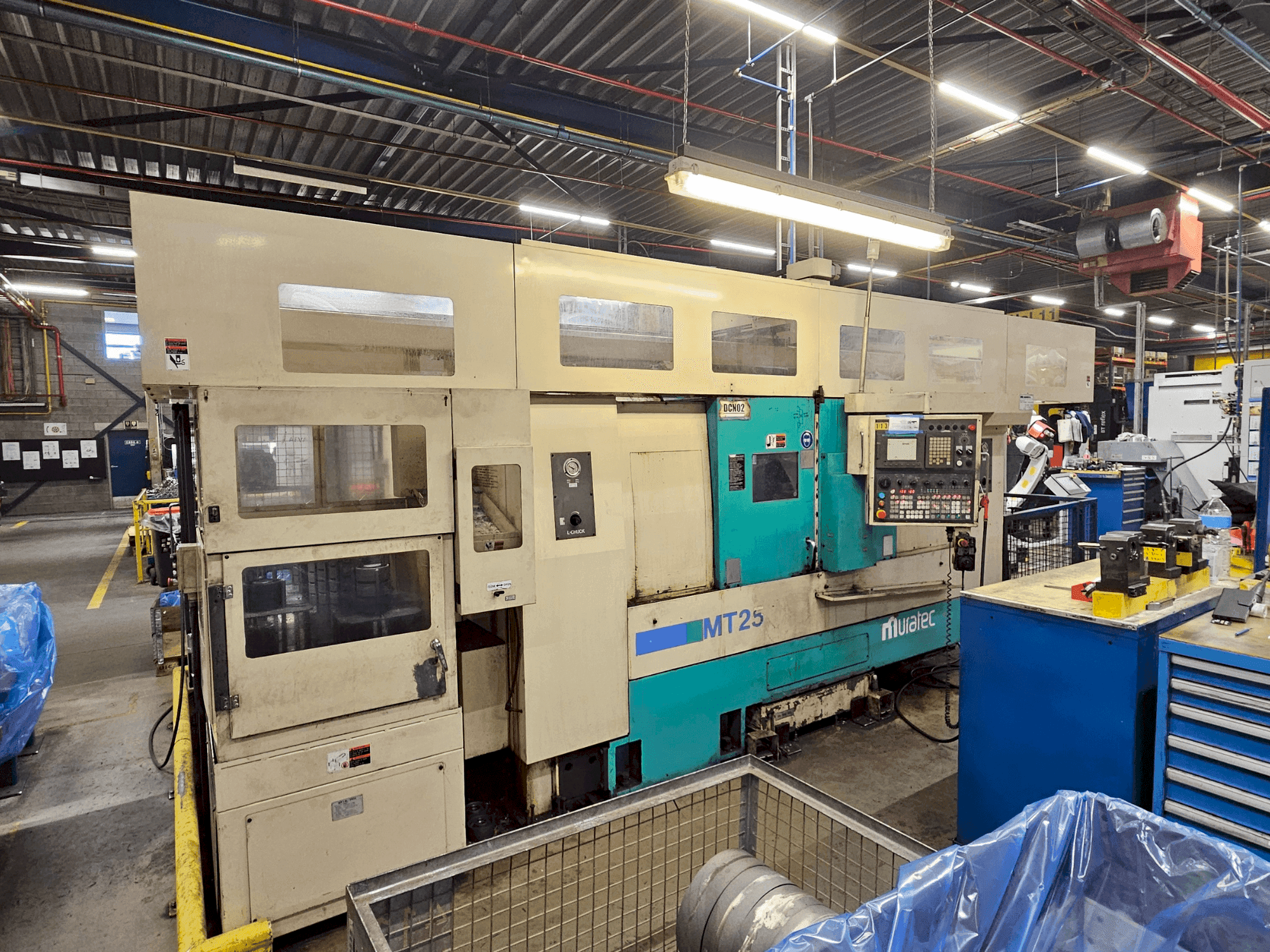 Widok z przodu maszyny Muratec MT25