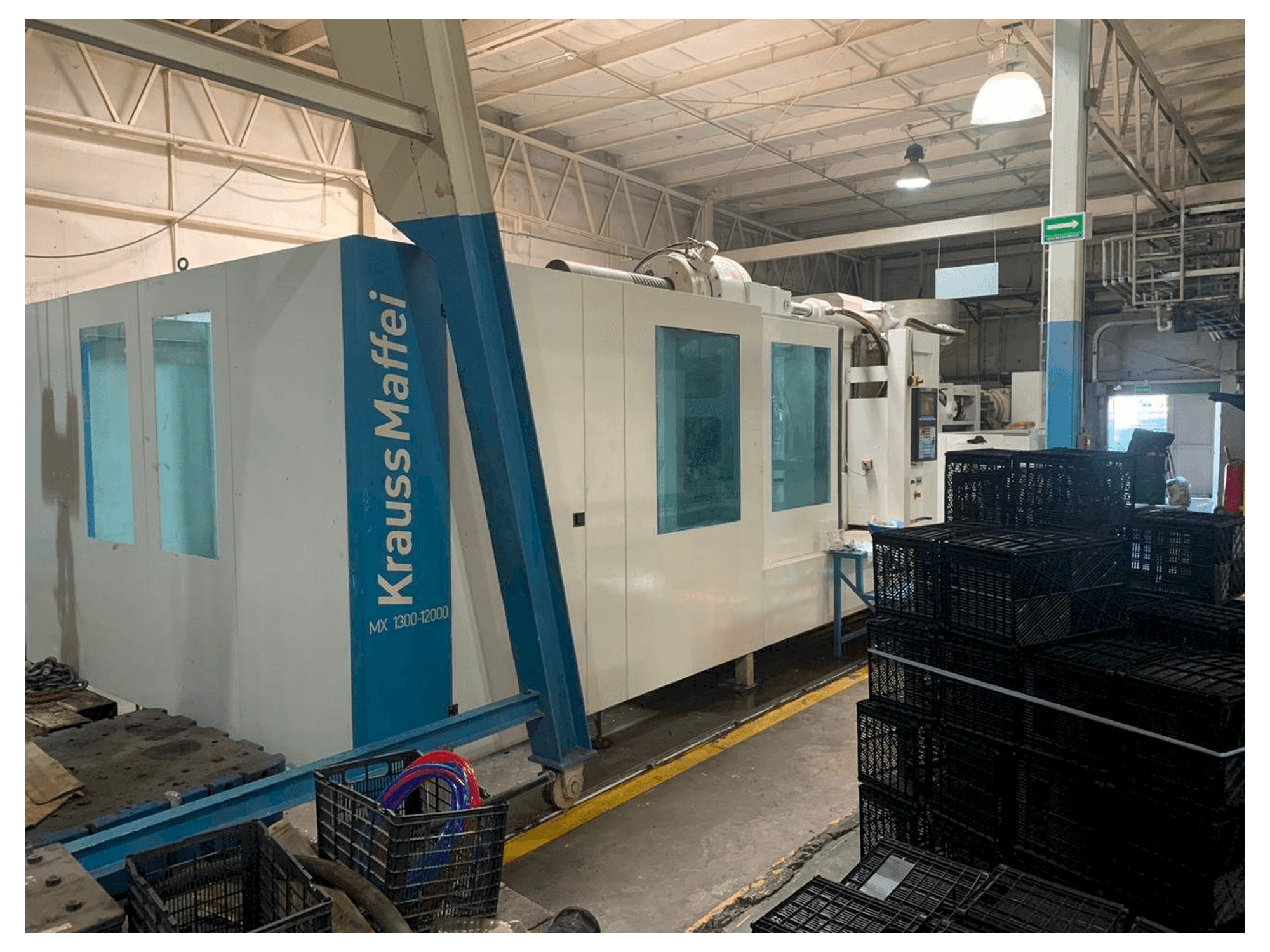 Widok z przodu maszyny Krauss Maffei 1300-12000 MX