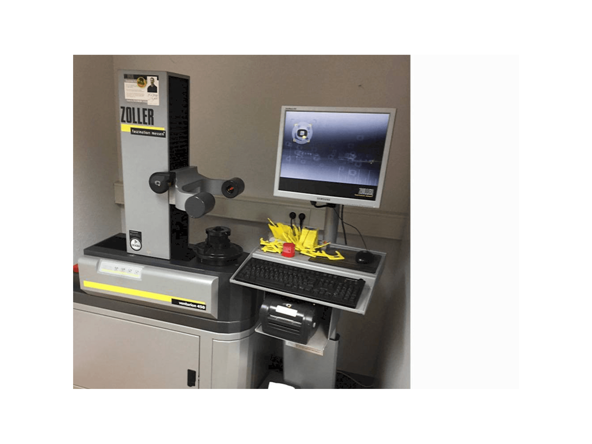 Widok z przodu maszyny Zoller Venturion 450