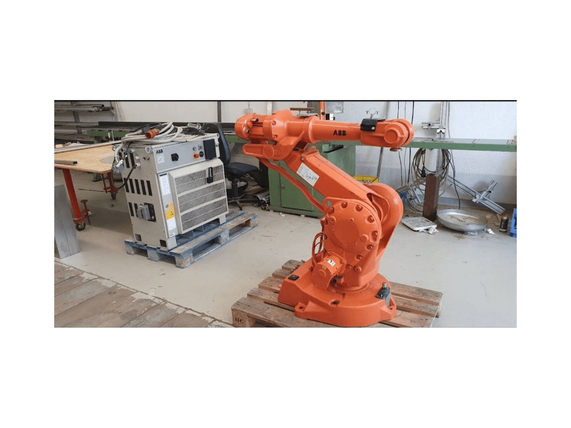 Widok z przodu maszyny ABB IRB 2400 M2000