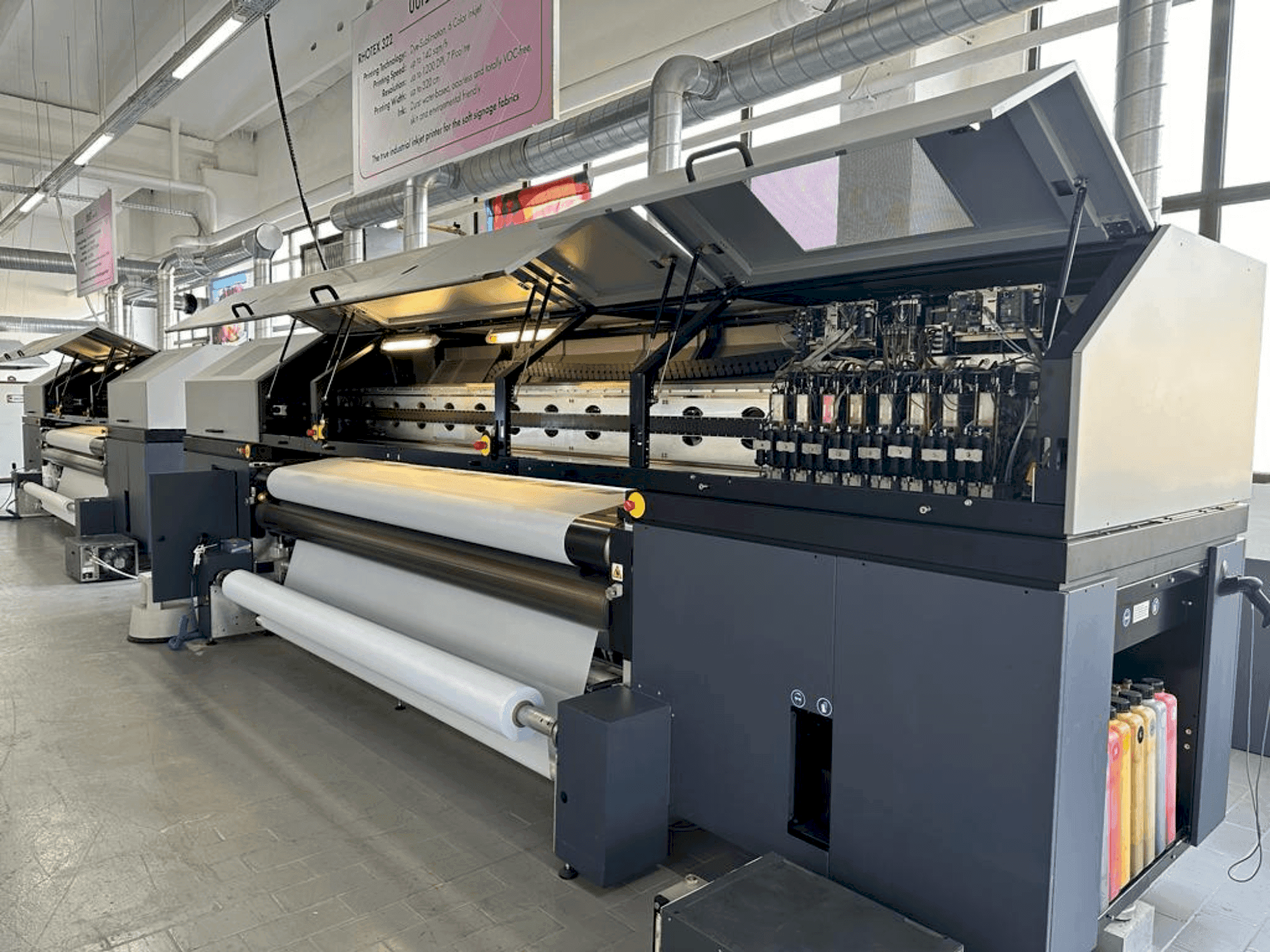 Widok z przodu maszyny Durst Rhotex 322