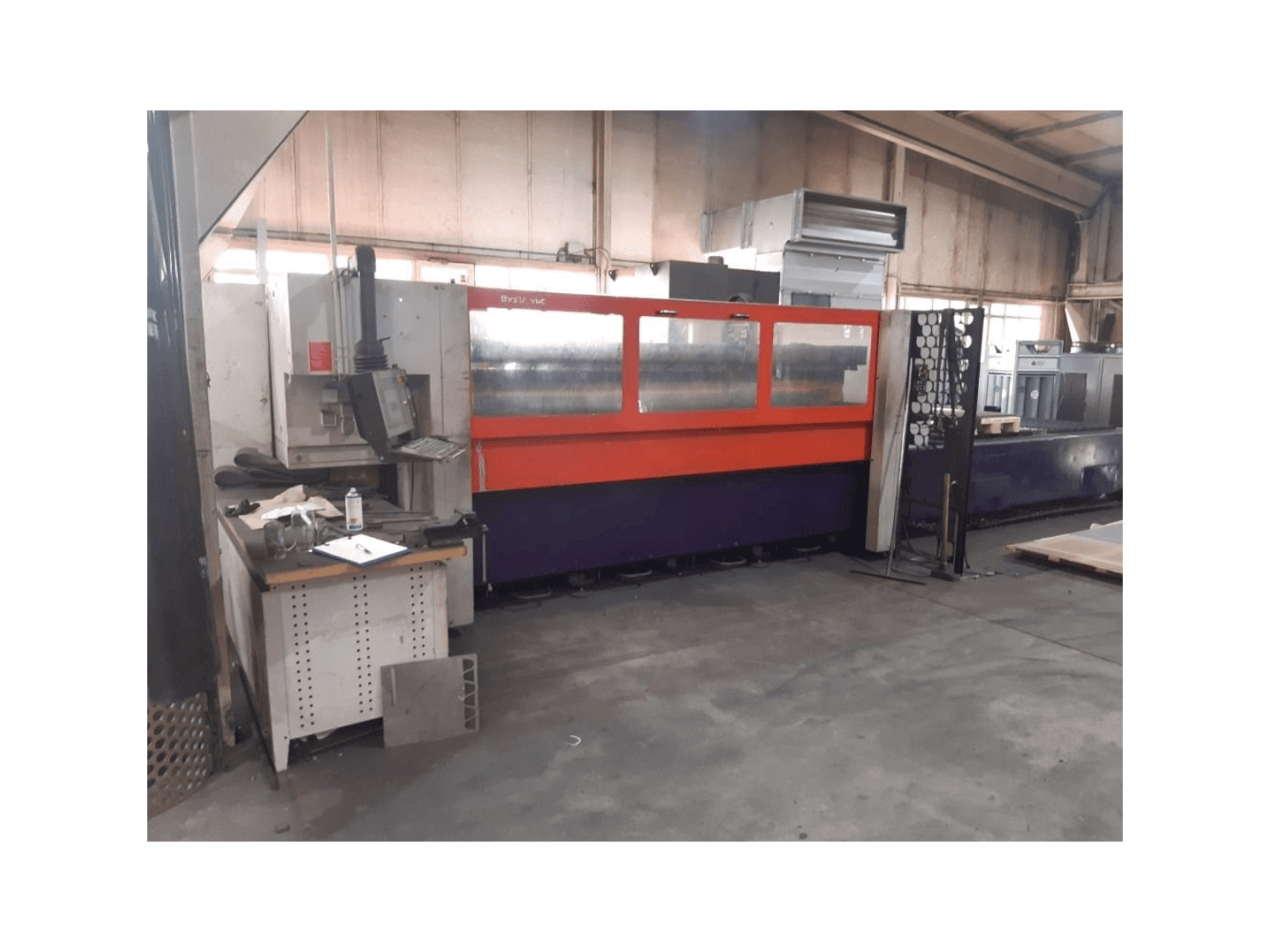 Widok z przodu maszyny Bystronic Bystar 3015