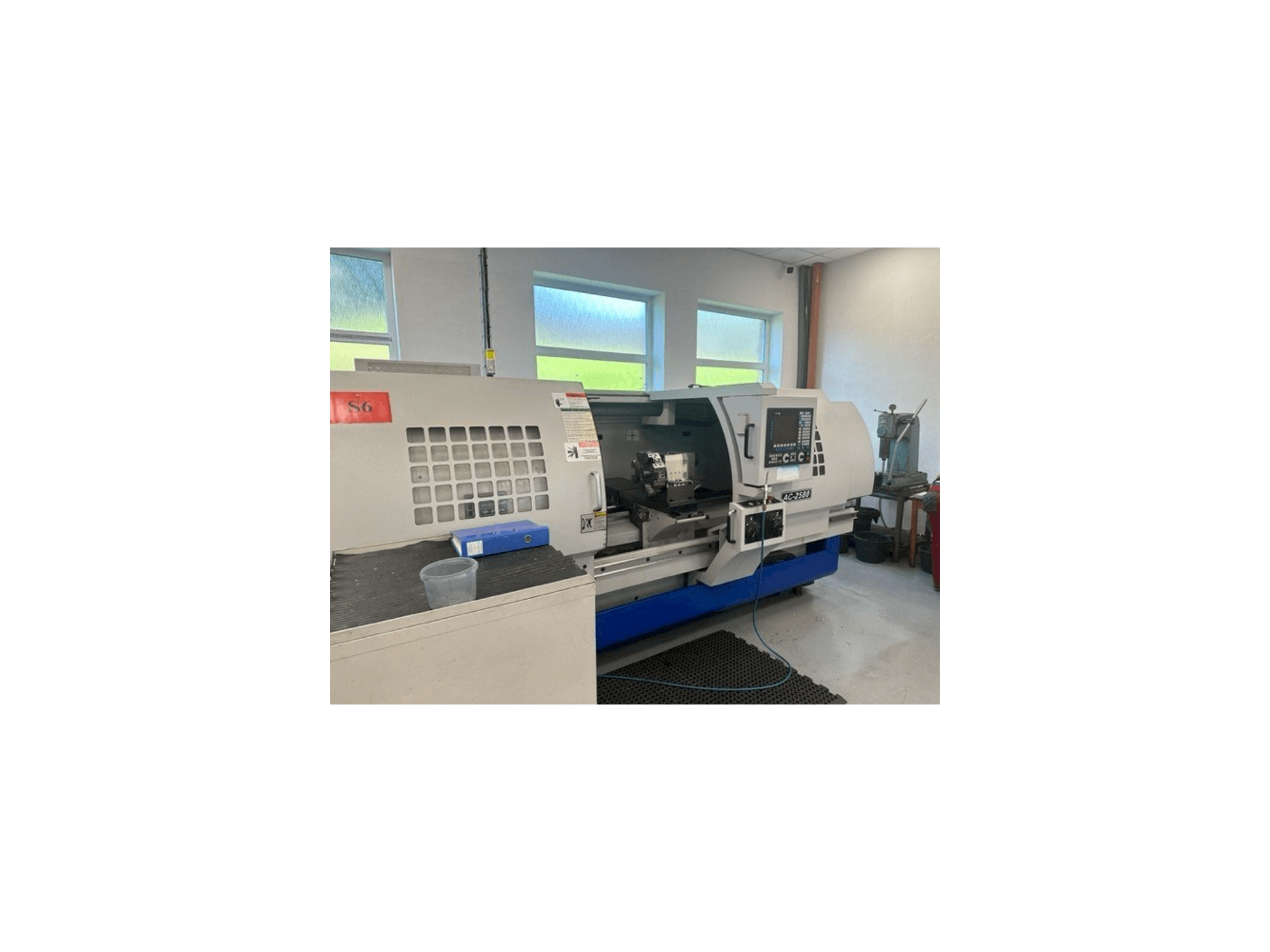 Widok z przodu maszyny MASCUT AC-2580