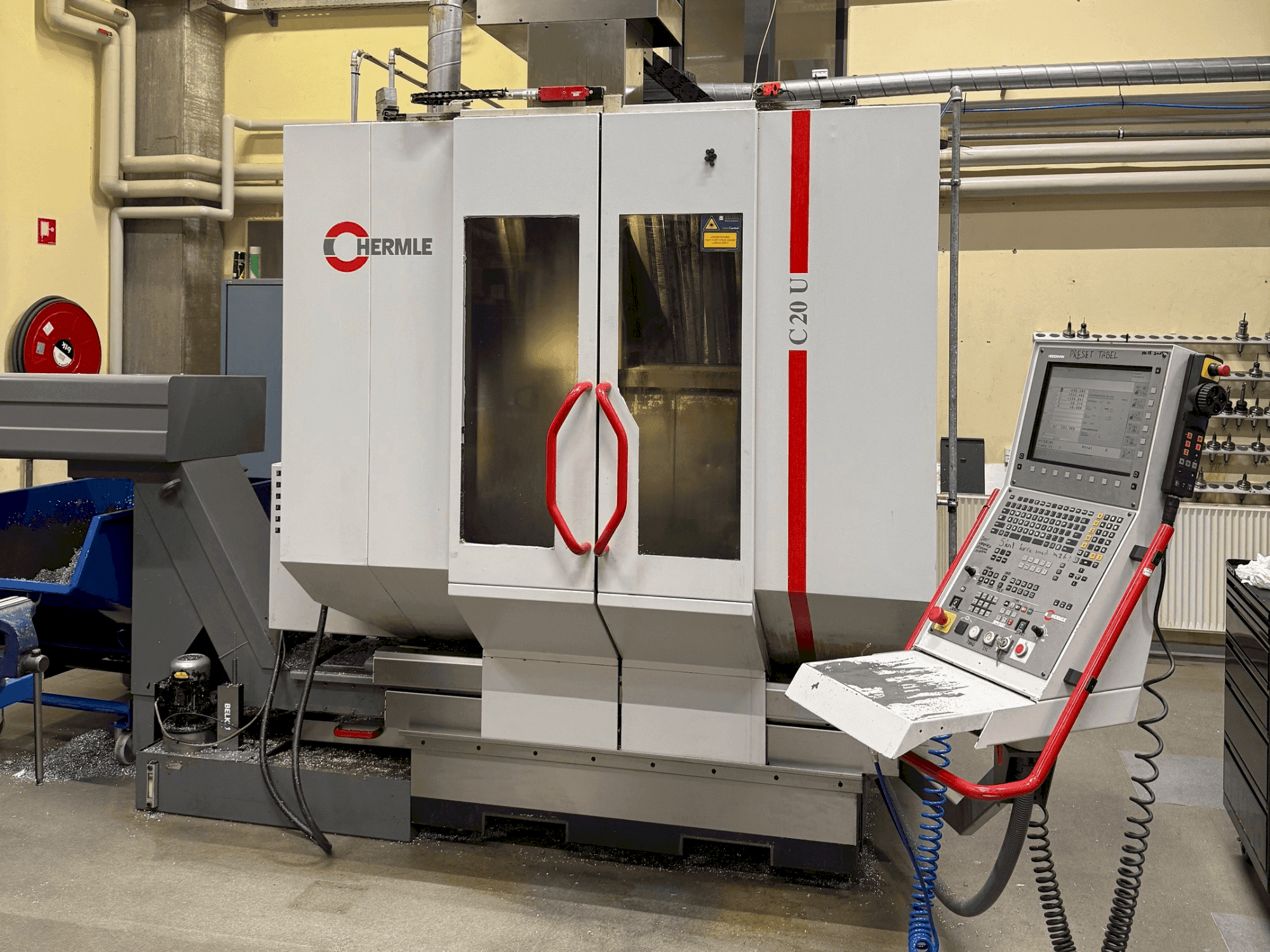 Widok z przodu maszyny HERMLE C 20 U