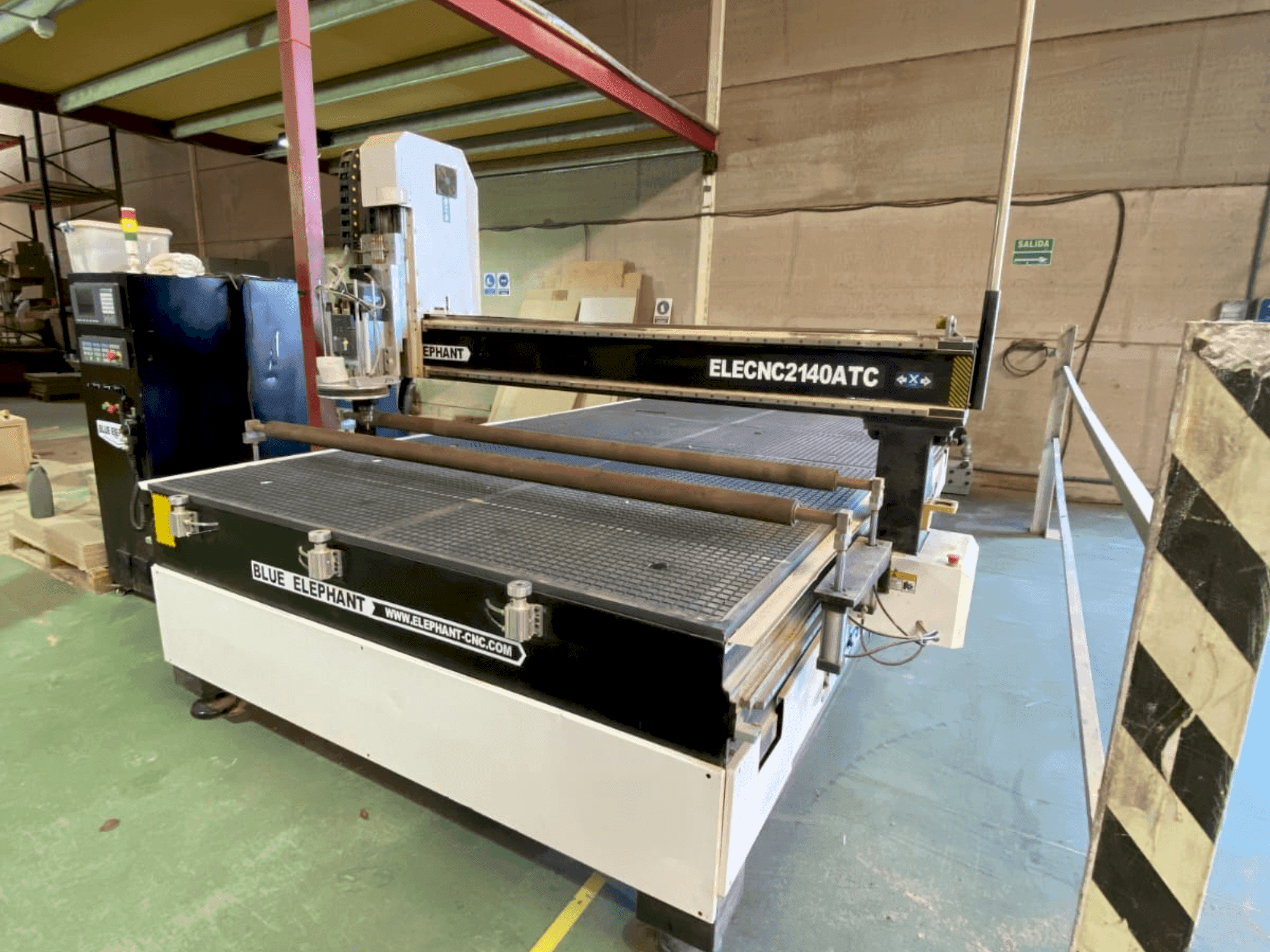 Widok z przodu maszyny BLUE ELEPHANT ELECNC 2200x3700