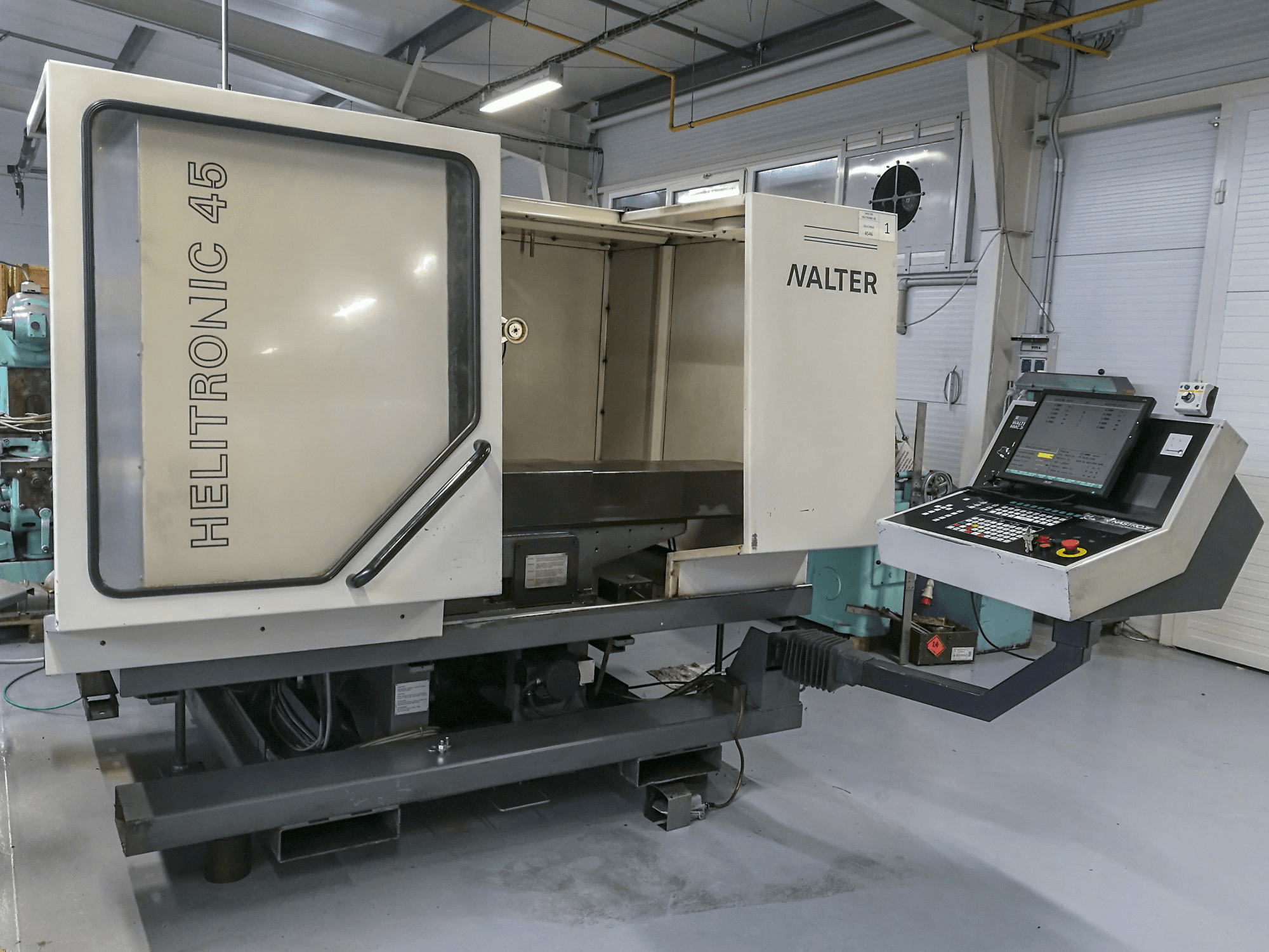 Widok z lewej maszyny Walter AG Helitronic 45