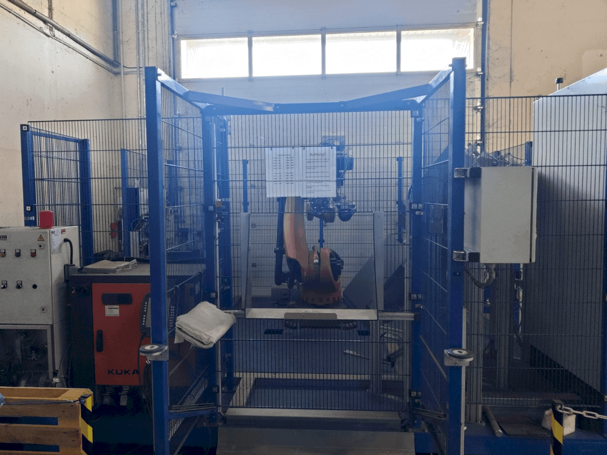 Widok z przodu maszyny KUKA KR 120 R 2500 pro