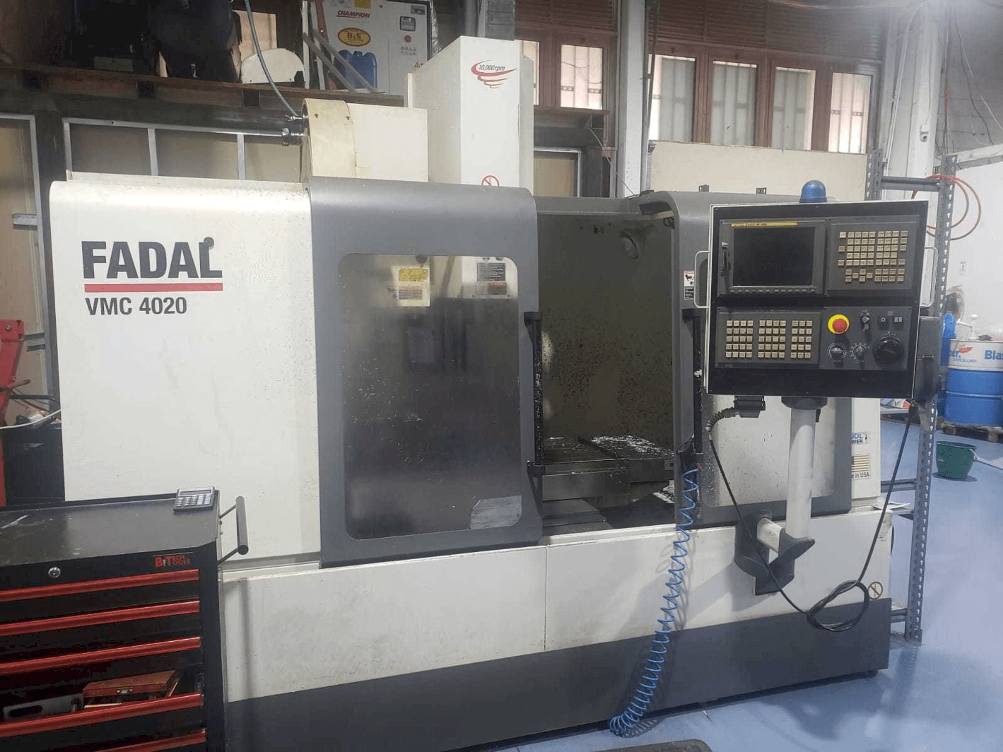 Widok z przodu maszyny FADAL VMC 4020 HT