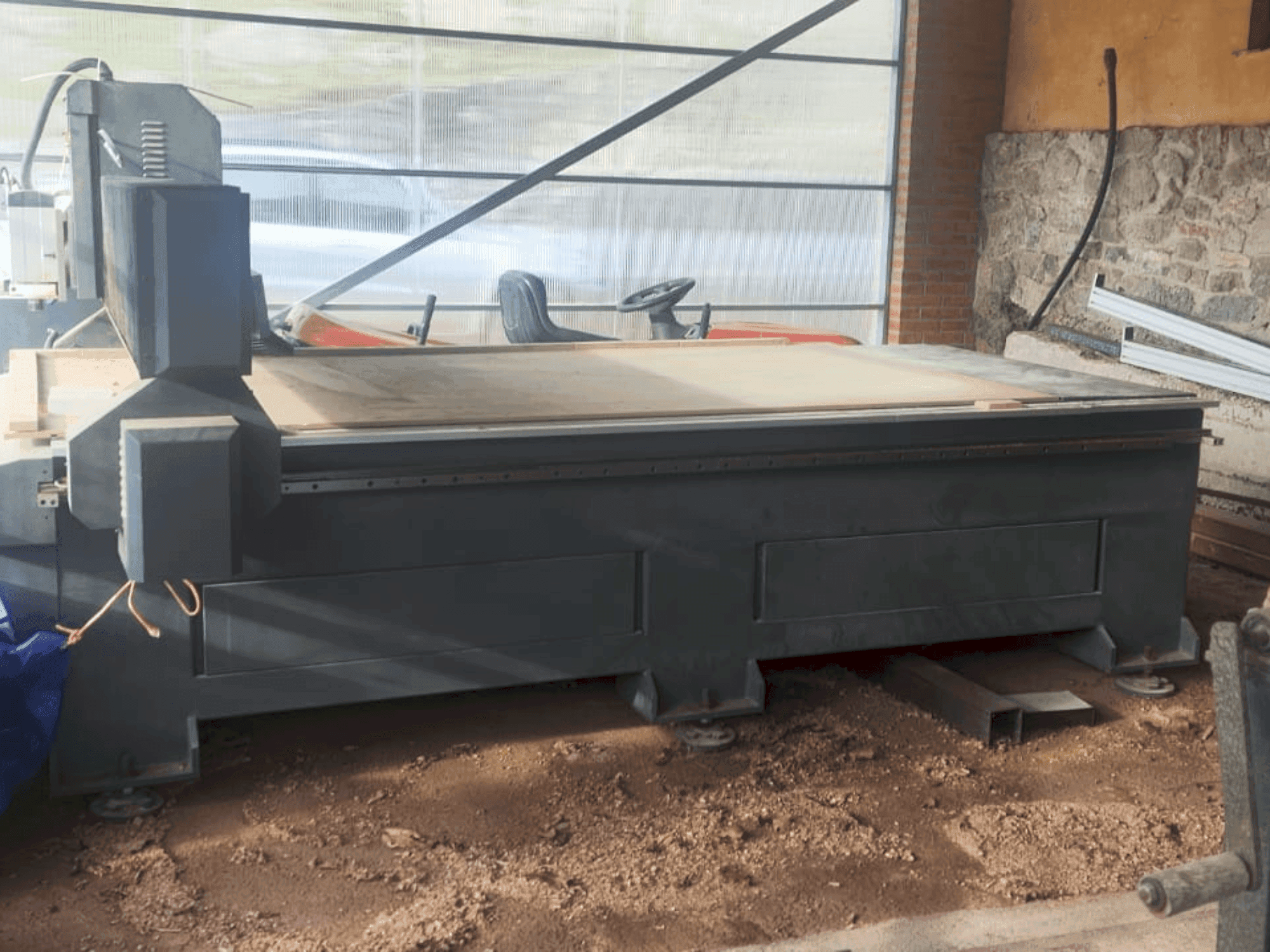 Widok z przodu maszyny BARCENAS CNC SW1325V