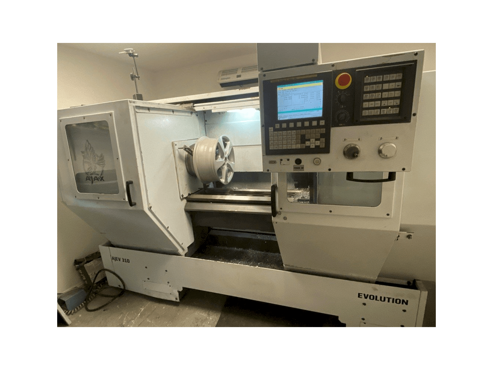 Widok z przodu maszyny AJAX EVOLUTION AJEV 310