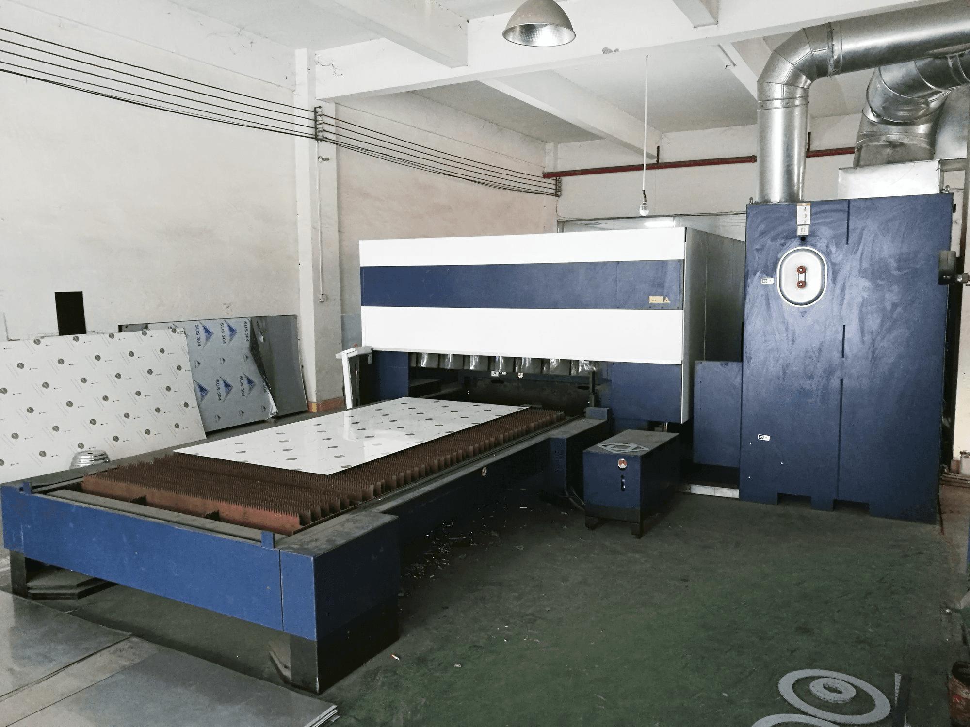 Widok z prawej 1 maszyny Trumpf TruLaser 3030