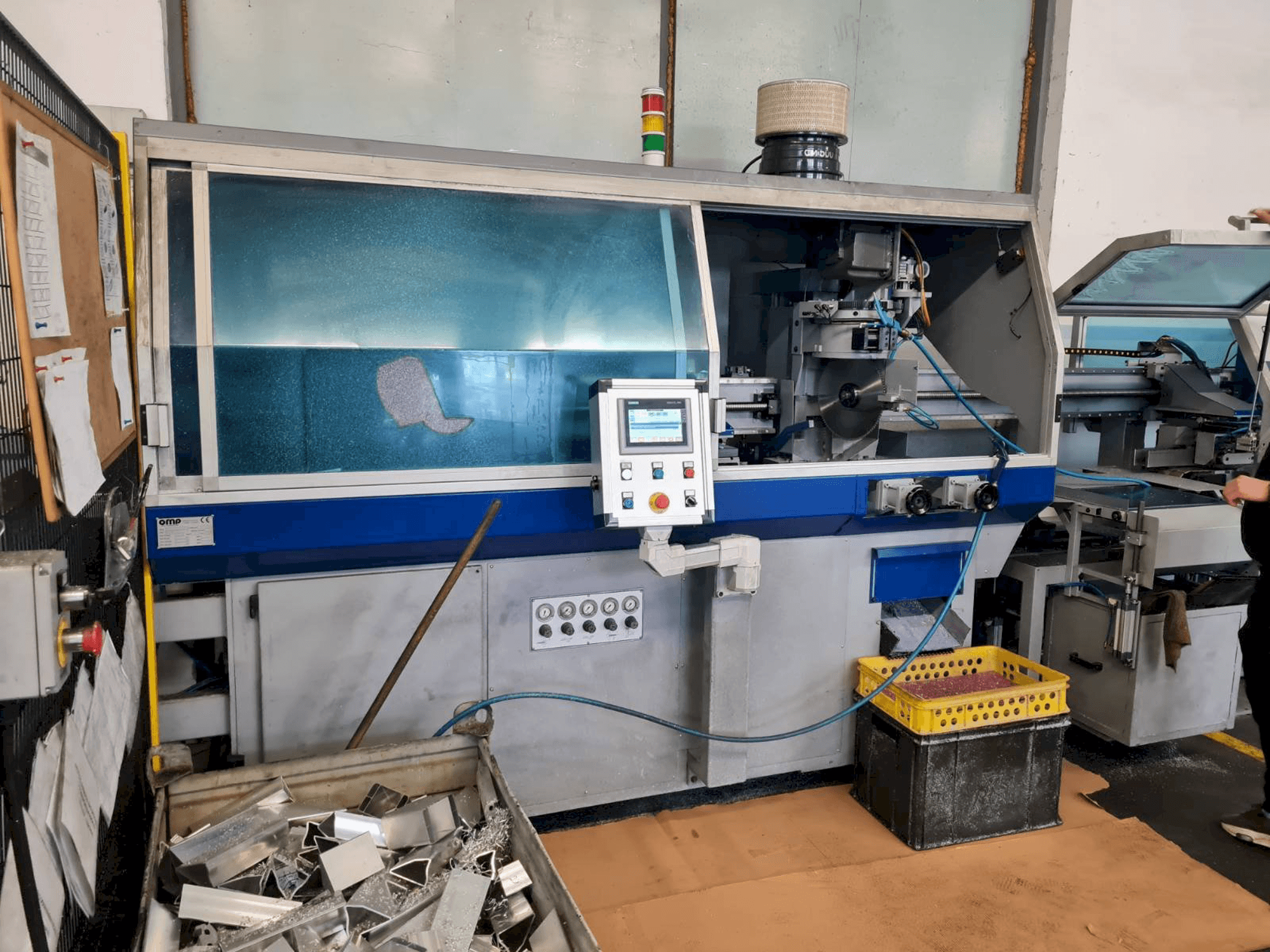 Widok z przodu maszyny OMP EURO 400 CMCNPRL