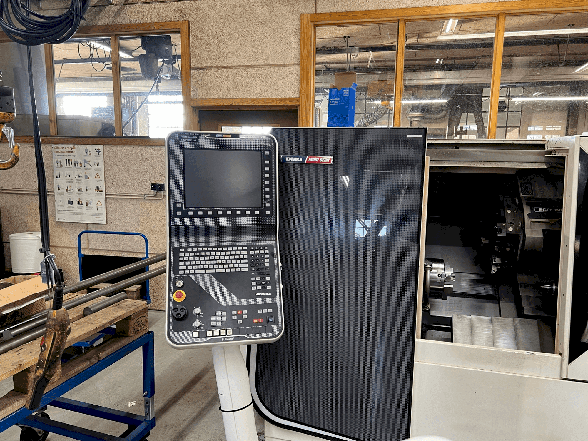 Widok z przodu maszyny DMG Mori Seiki CTX 310 ecoline