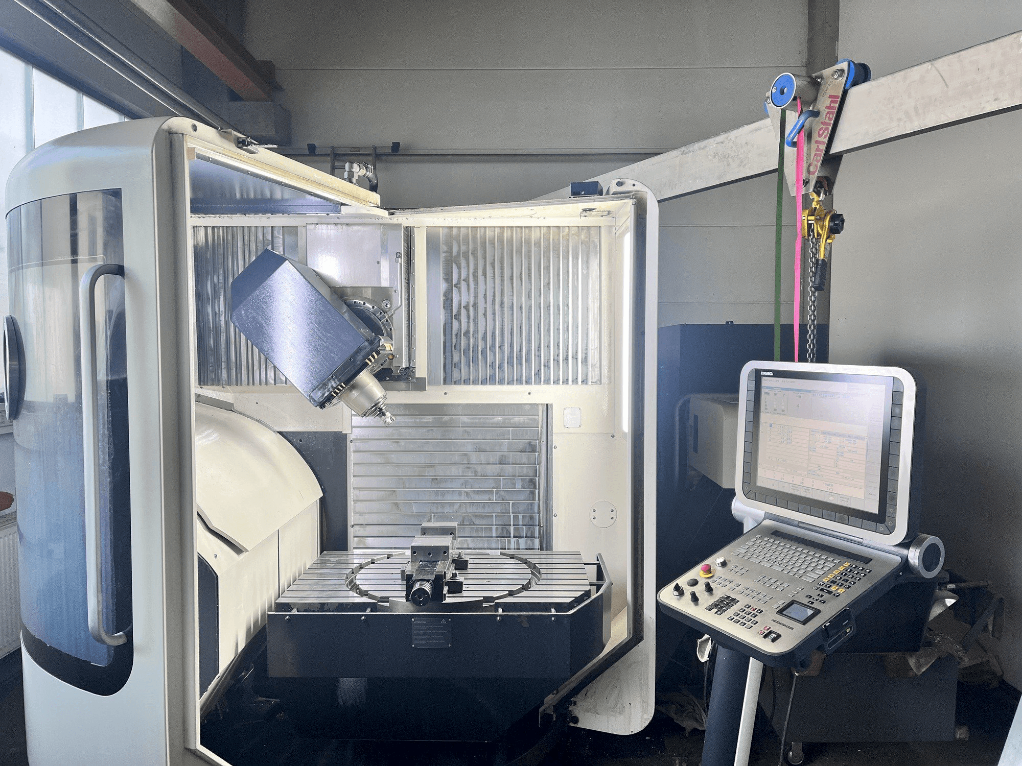 Widok z przodu maszyny DMG MORI DMU 60 monoBLOCK