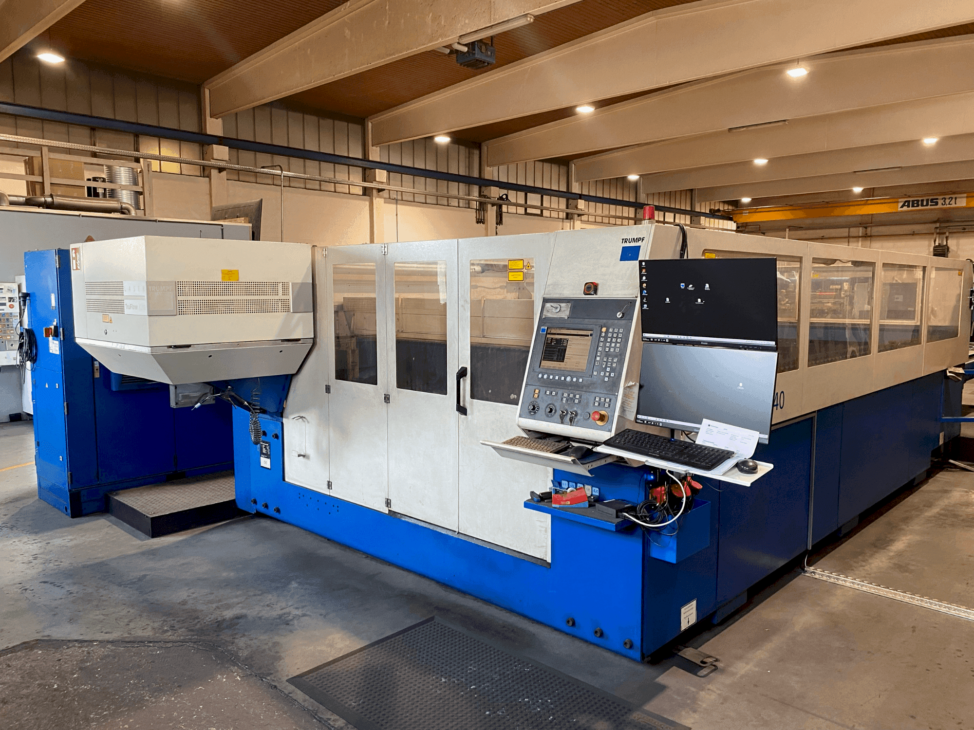 Widok z przodu maszyny TRUMPF TruLaser 3040