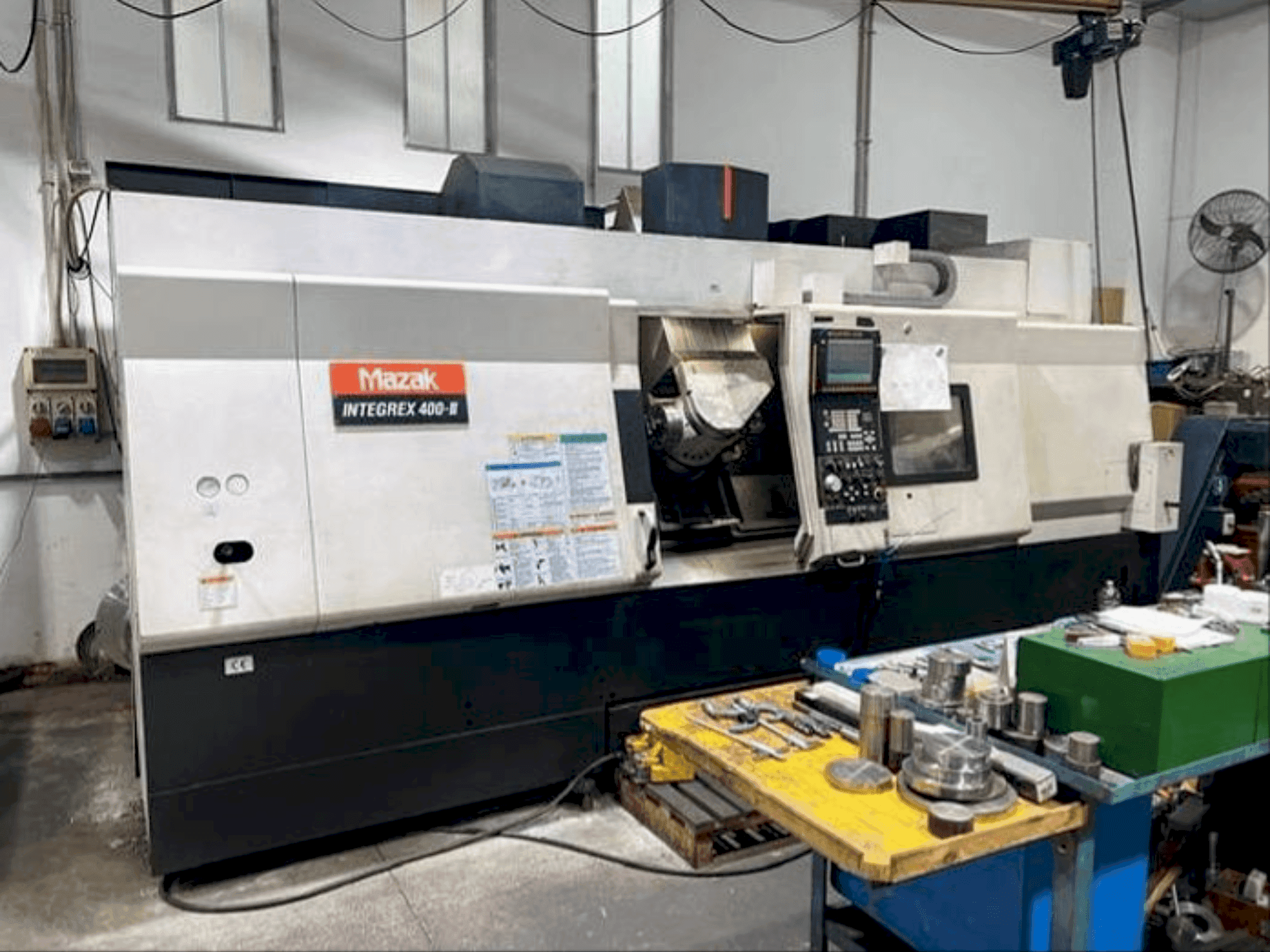 Widok z przodu maszyny Mazak INTEGREX 400 III FUSION