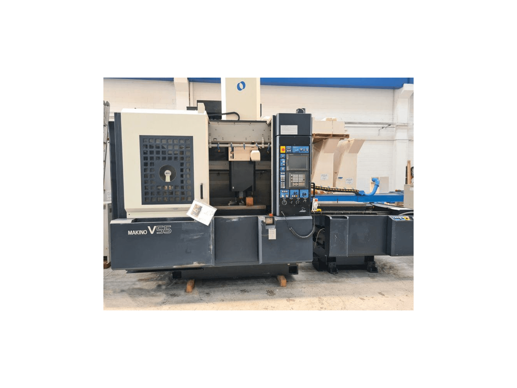Widok z przodu maszyny Makino V55
