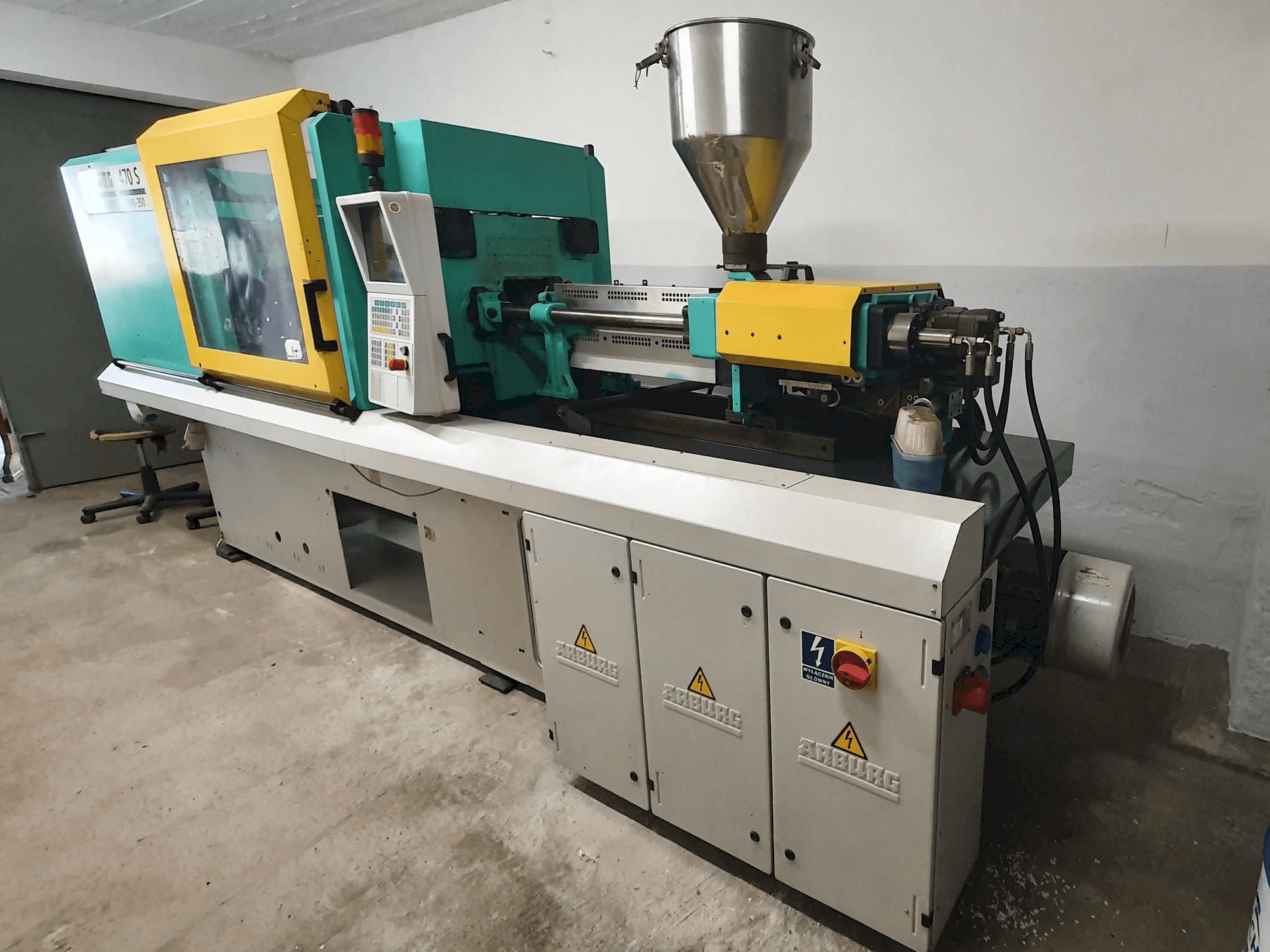 Widok z przodu maszyny Arburg 470s ALLROUNDER 1300-350