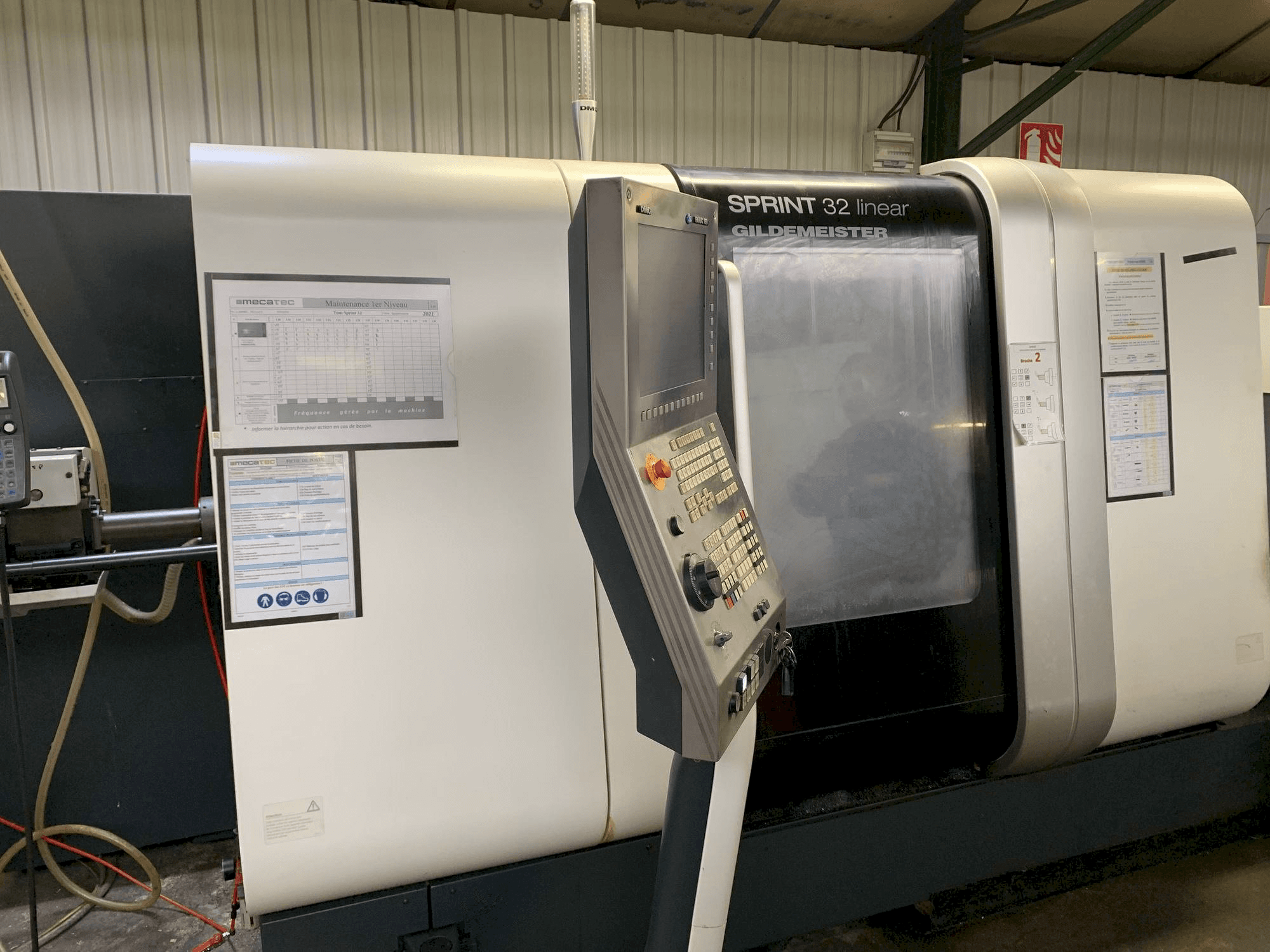 Widok z przodu maszyny DMG SPRINT 32 linear