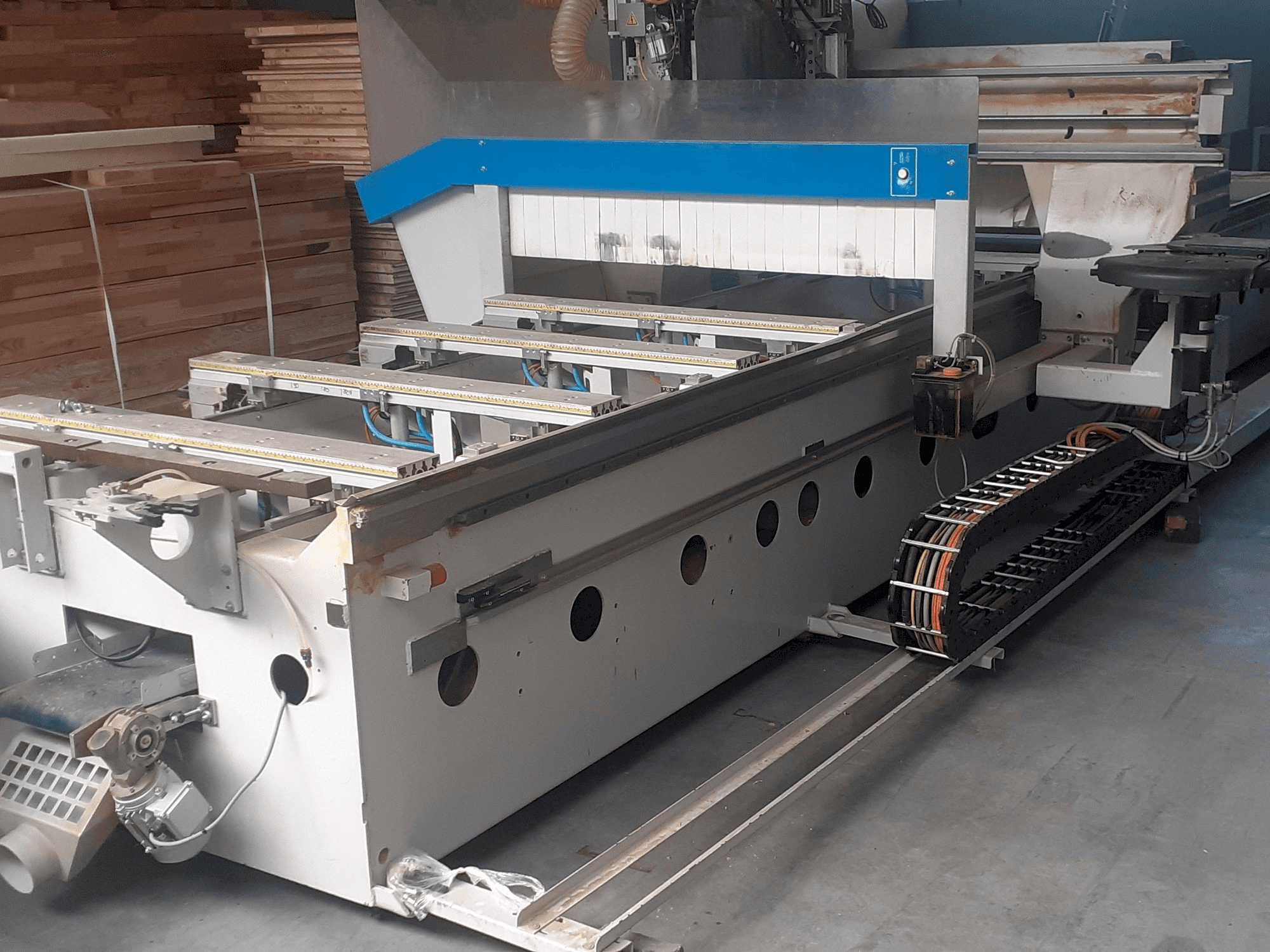 Widok z przodu maszyny MASTERWOOD PROJECT 350