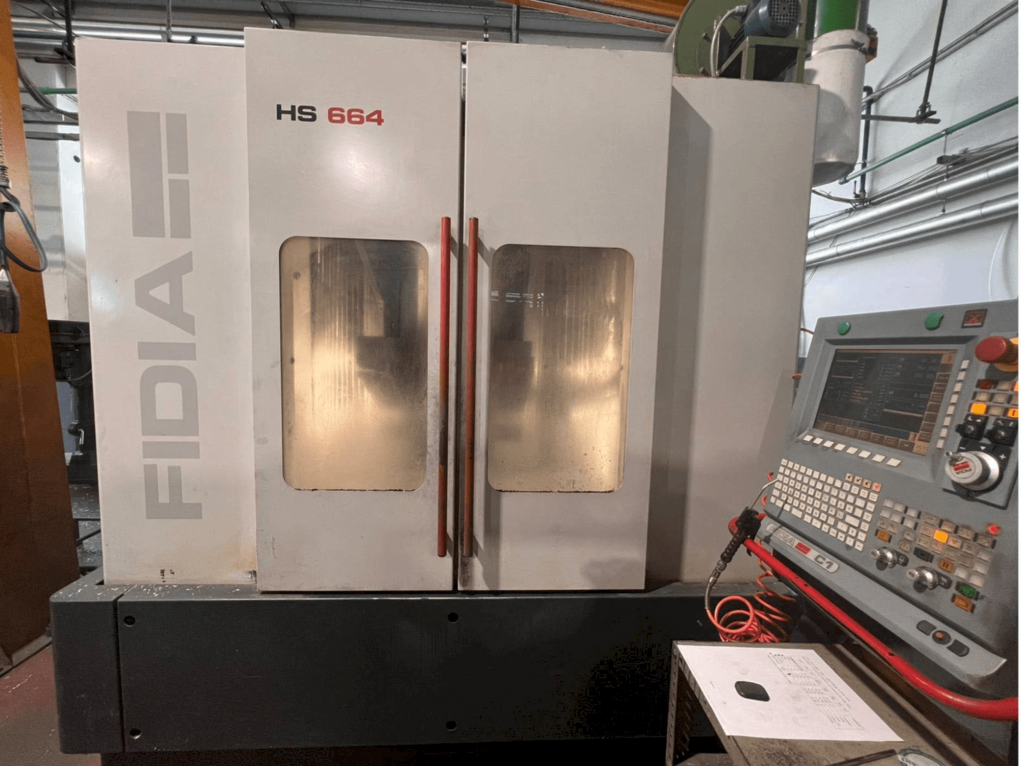 Widok z przodu maszyny Fidia HS 664
