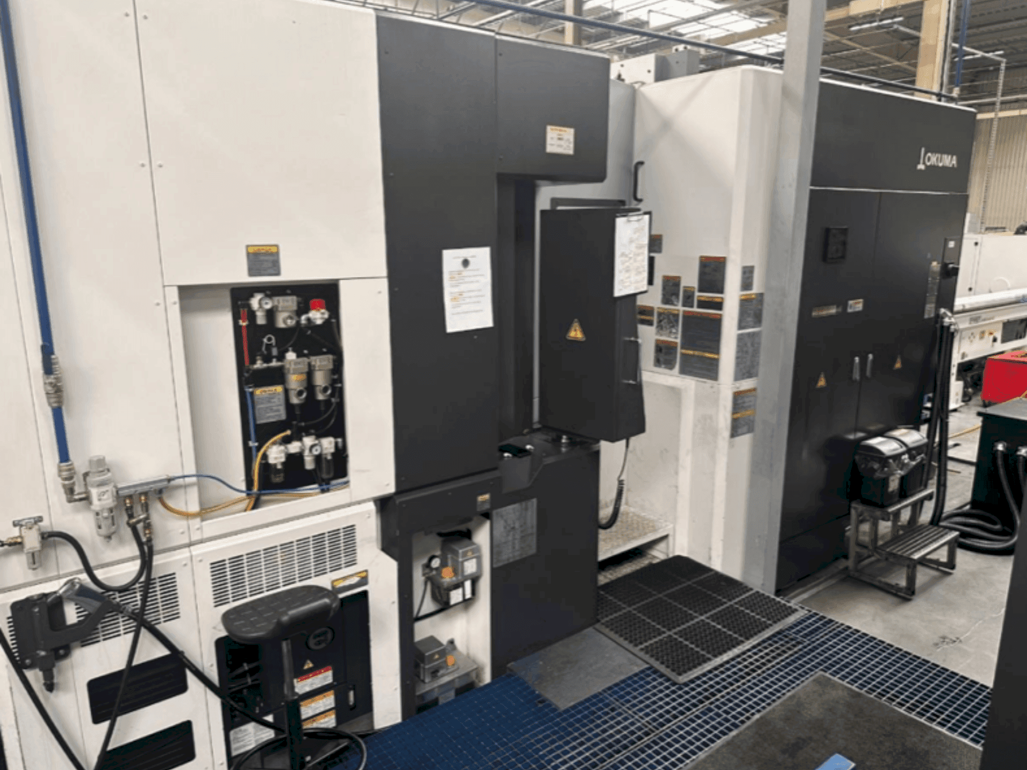 Widok z przodu maszyny Okuma MA 600H II (2019)