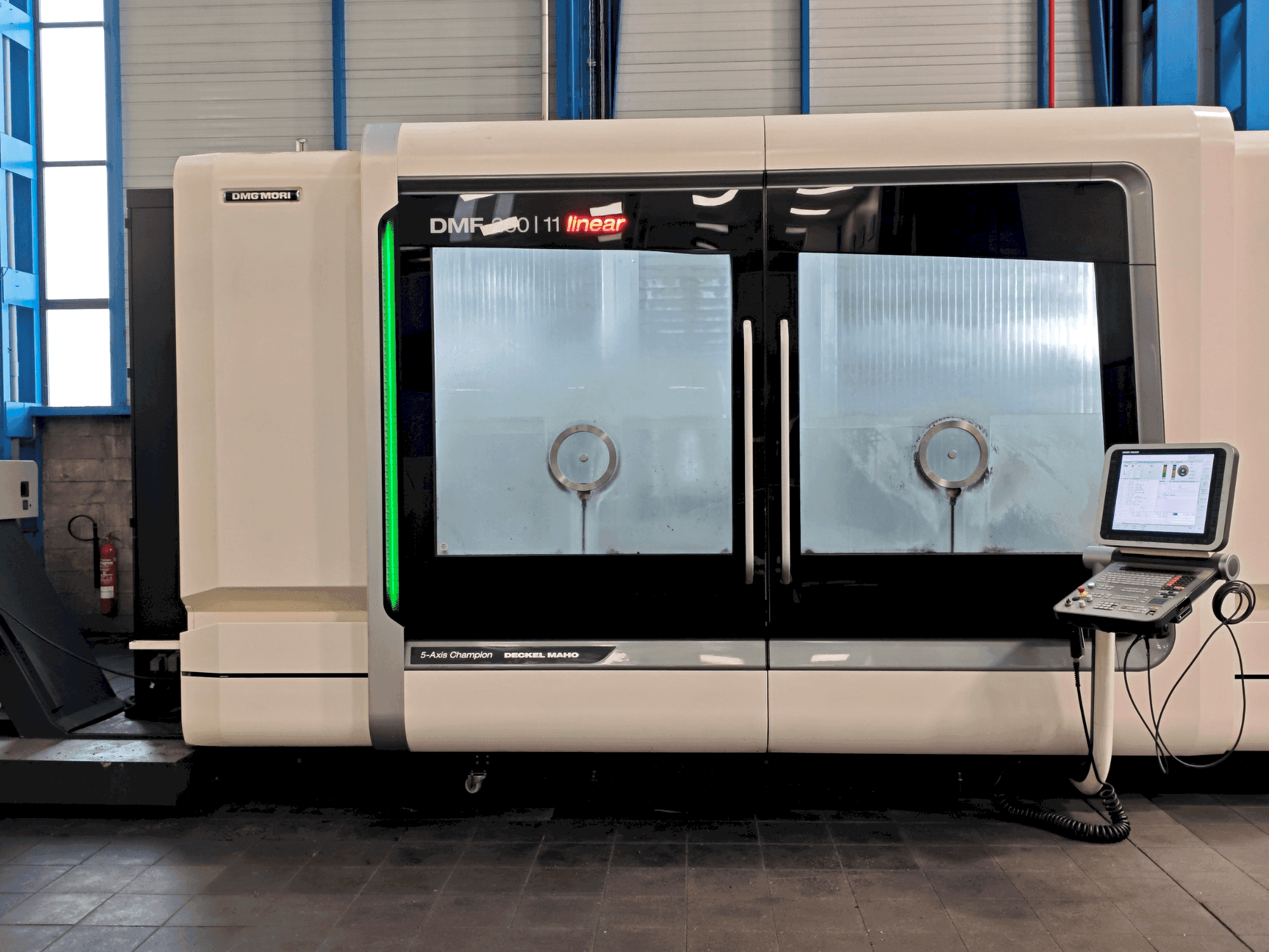 Widok z przodu maszyny DMG MORI DMF 260-11 Linear