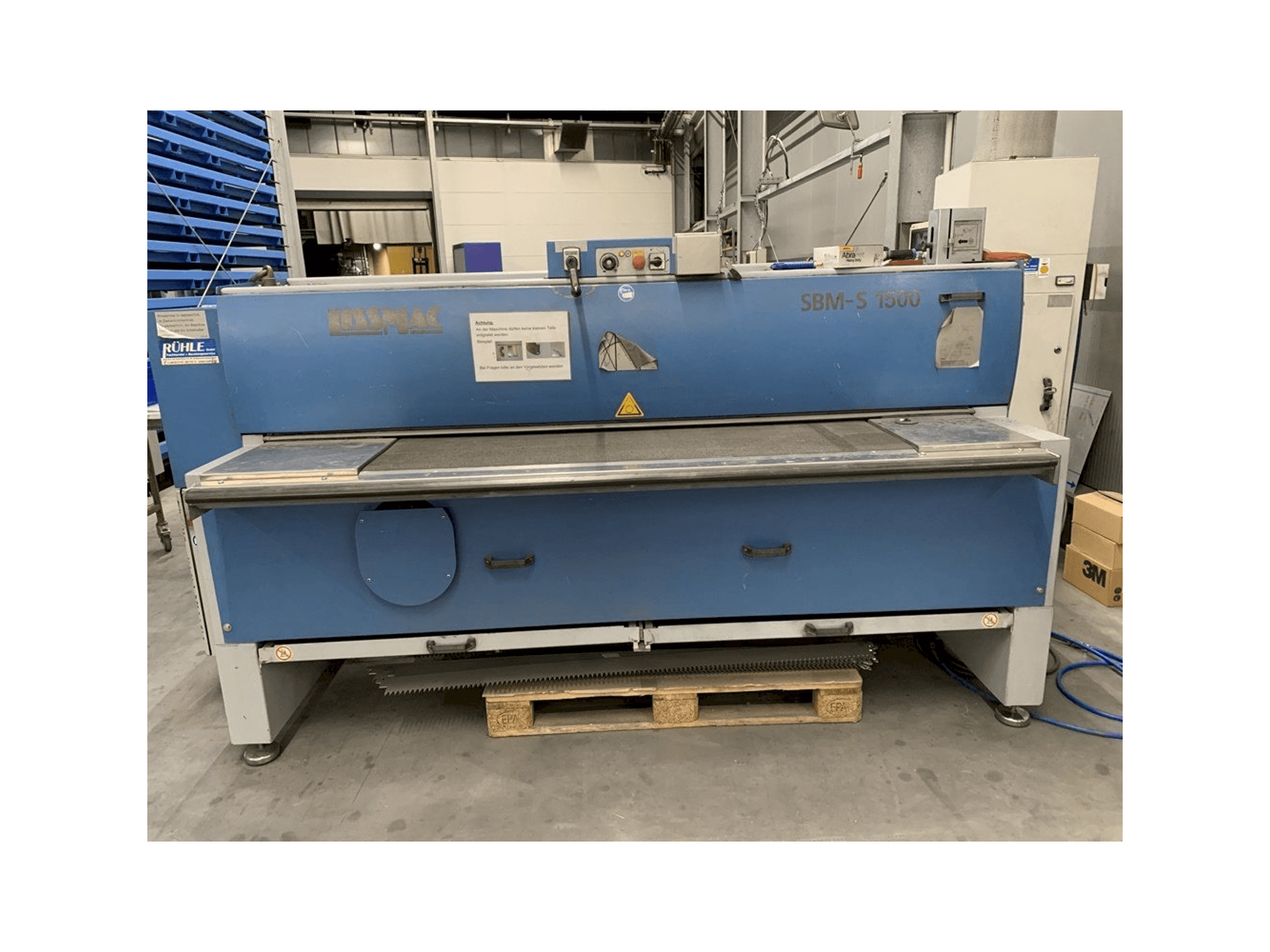 Widok z przodu maszyny LISSMAC SBM-S 1500