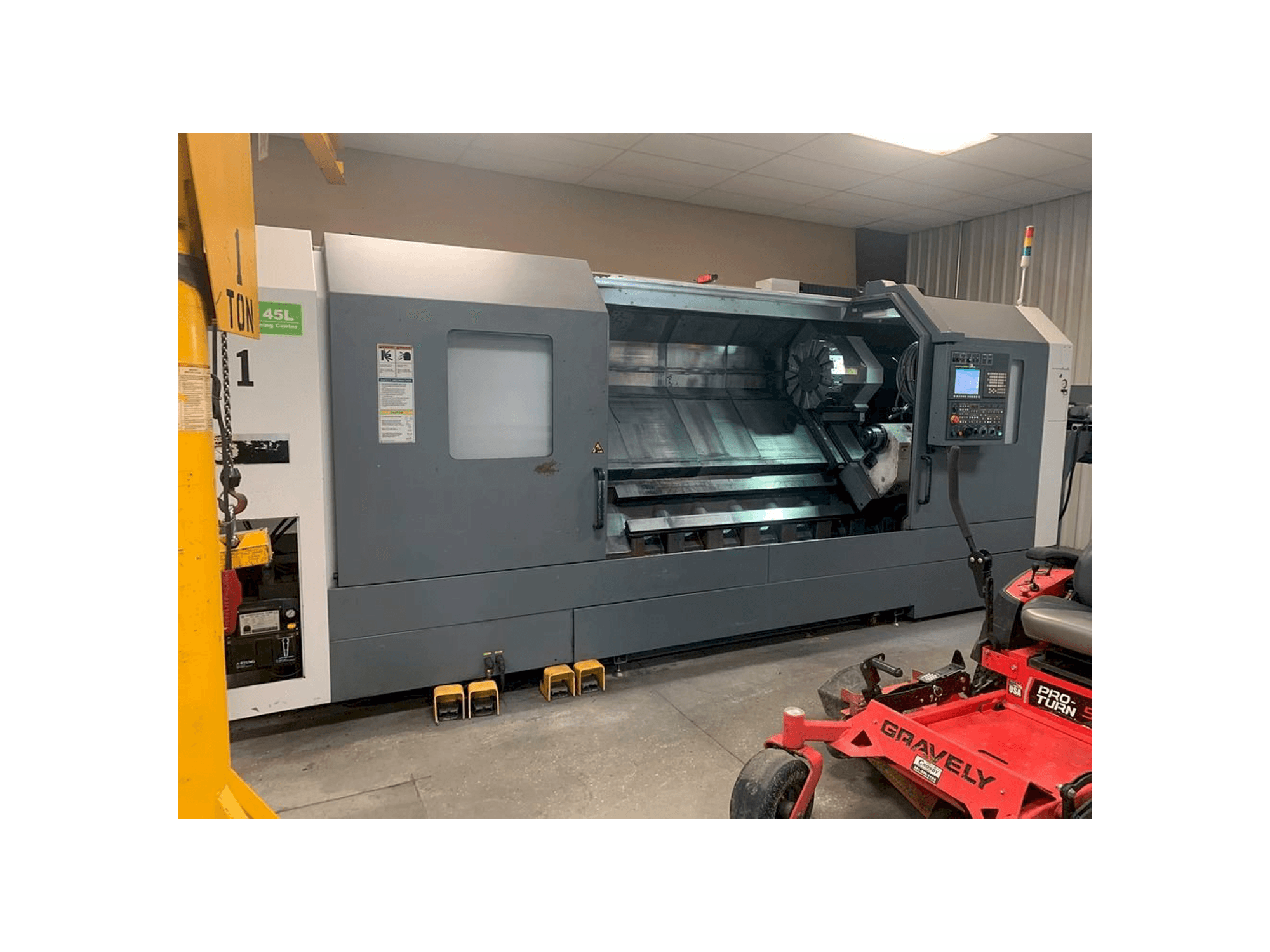 Widok lewej strony maszyny DMC DL 45L