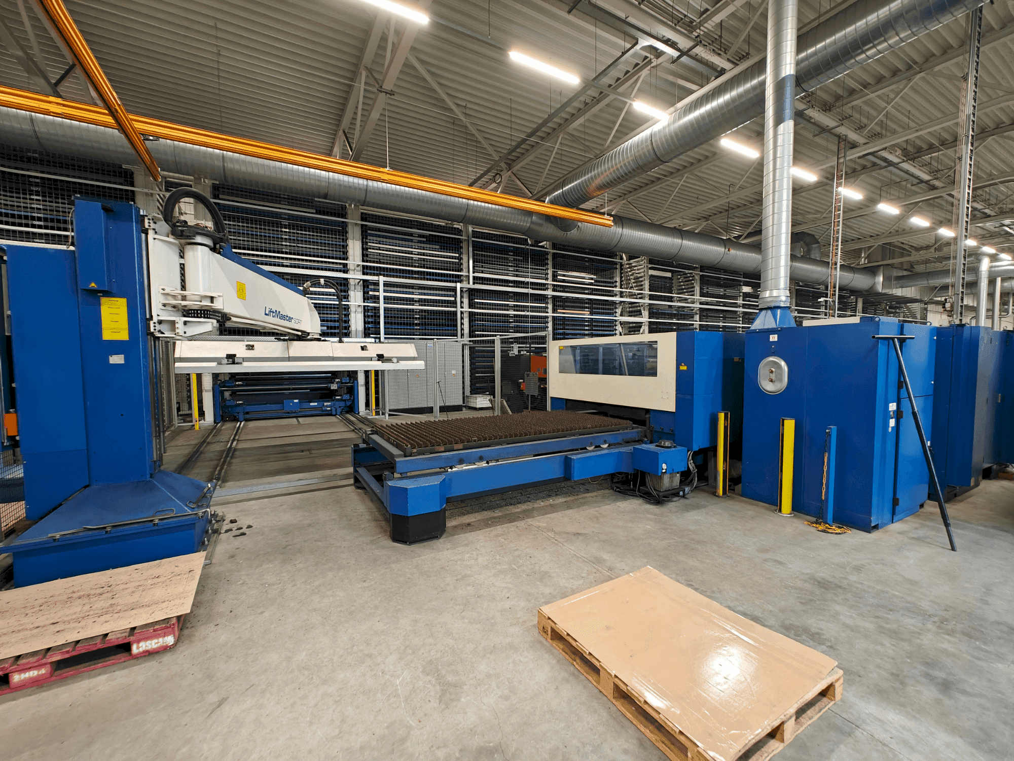 Widok z przodu maszyny TRUMPF Trumatic L3050