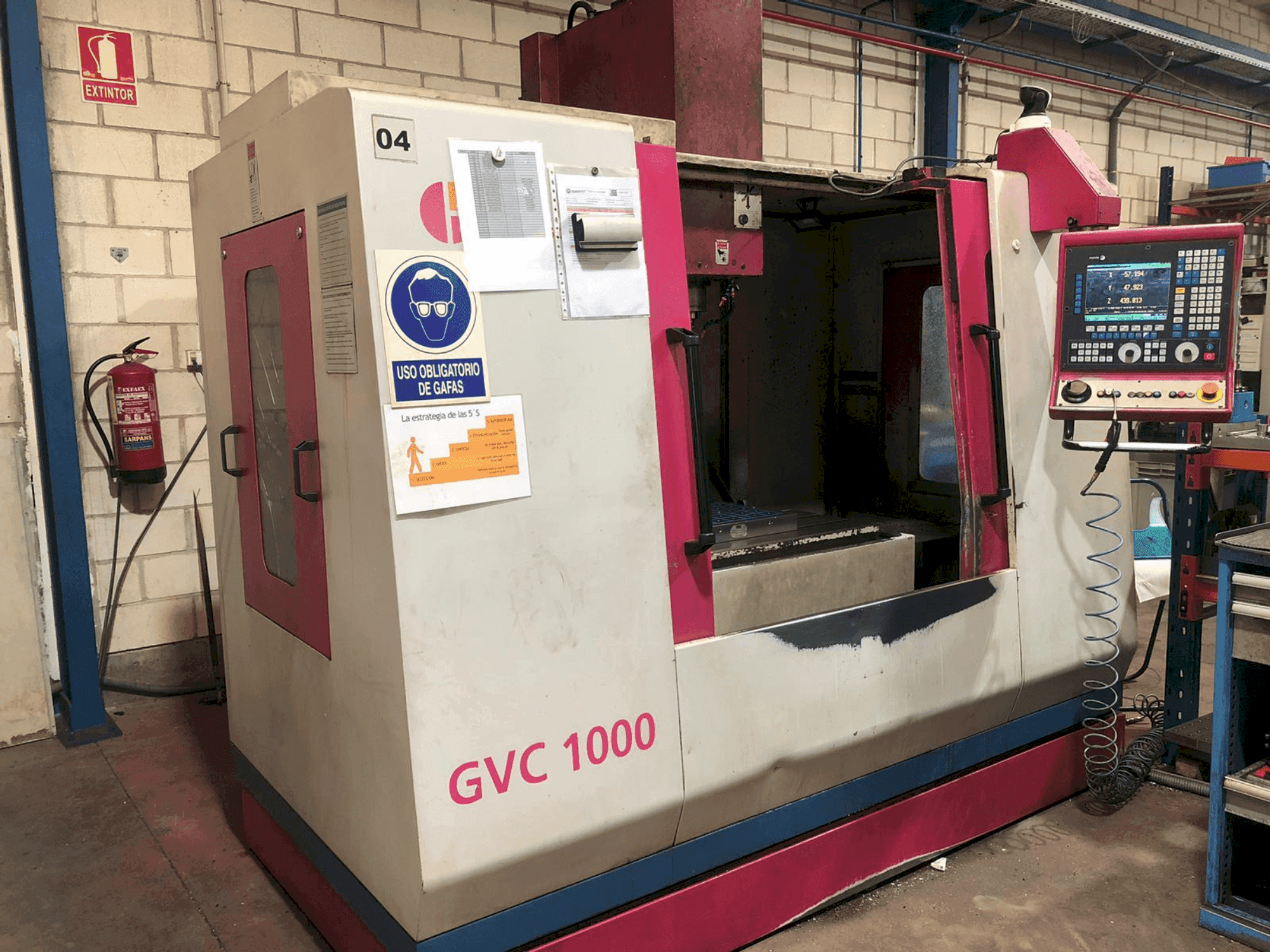 Widok z przodu maszyny LAGUN KONDIA GVC 1000