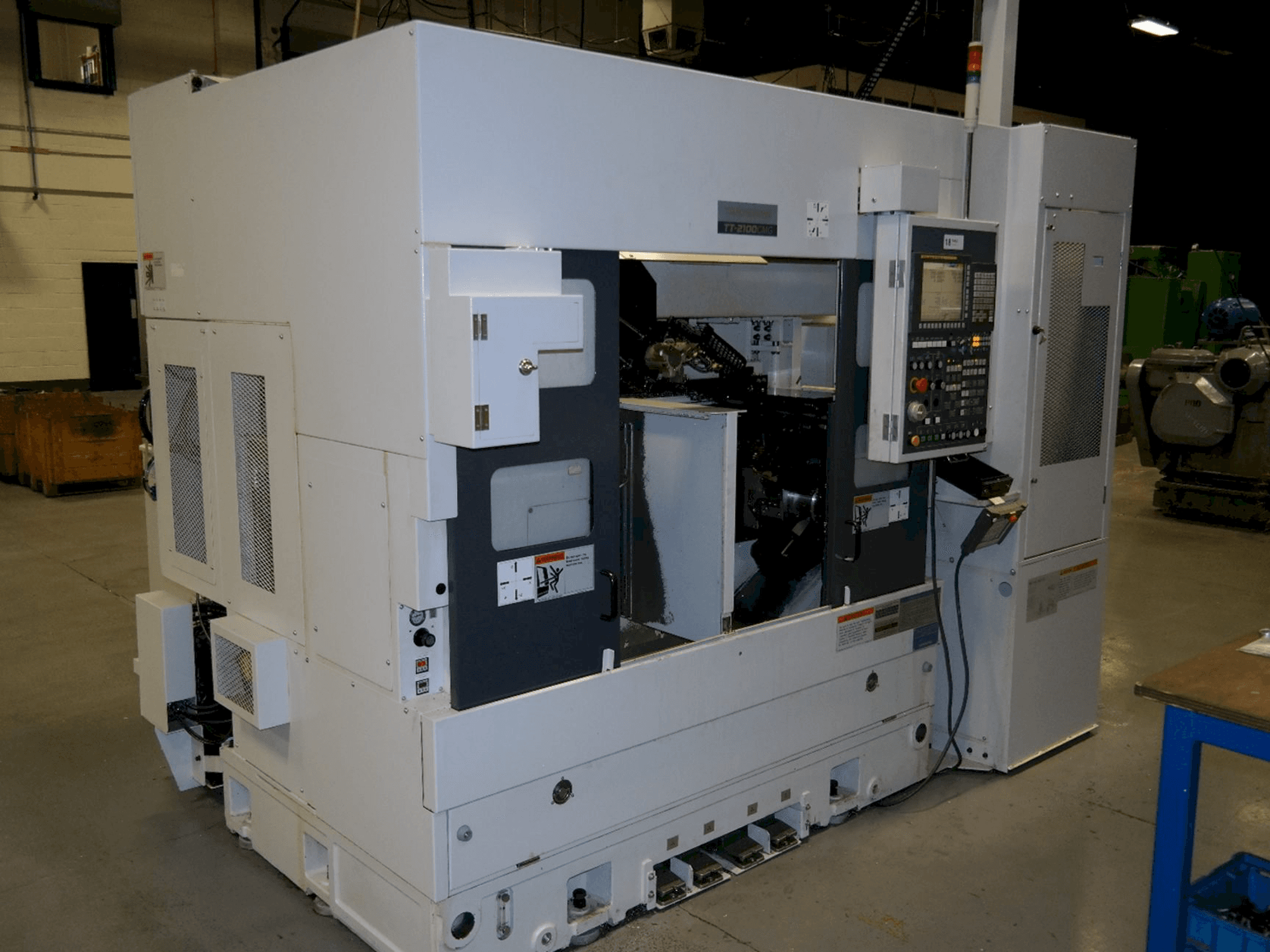 Widok z przodu maszyny Takisawa TT2100CMGA