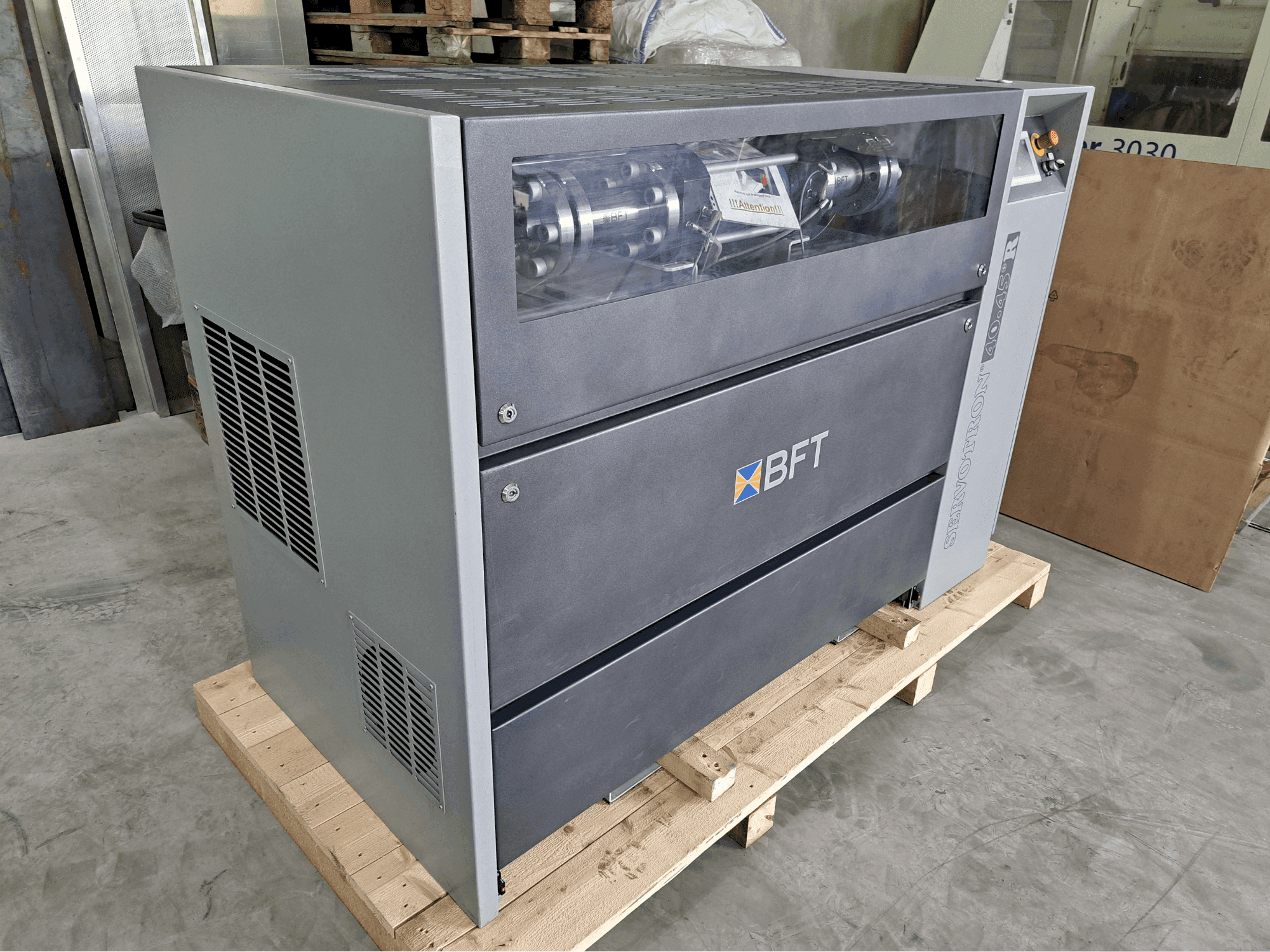 Widok z przodu maszyny BFT Servotron 40.45+