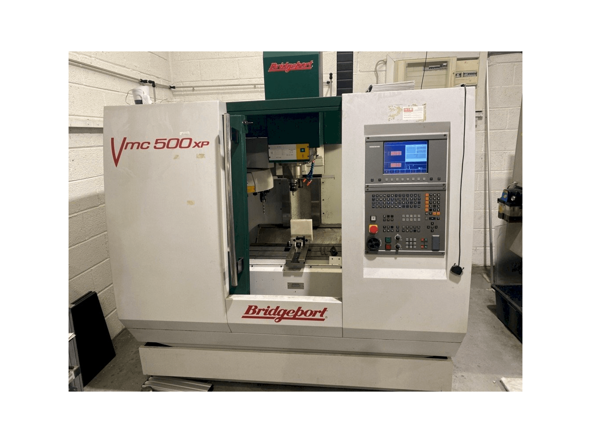 Widok z przodu maszyny Bridgeport VMC 500