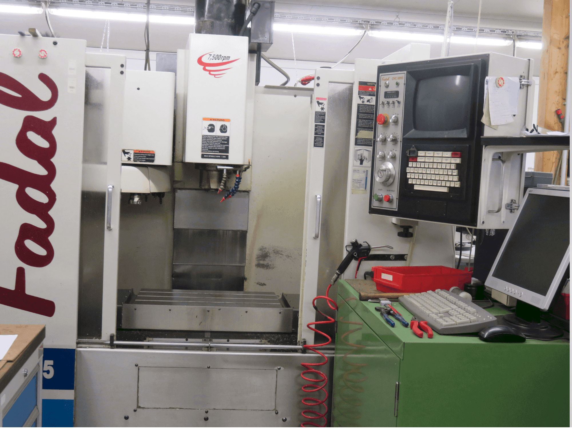 Widok z przodu maszyny FADAL VMC 15