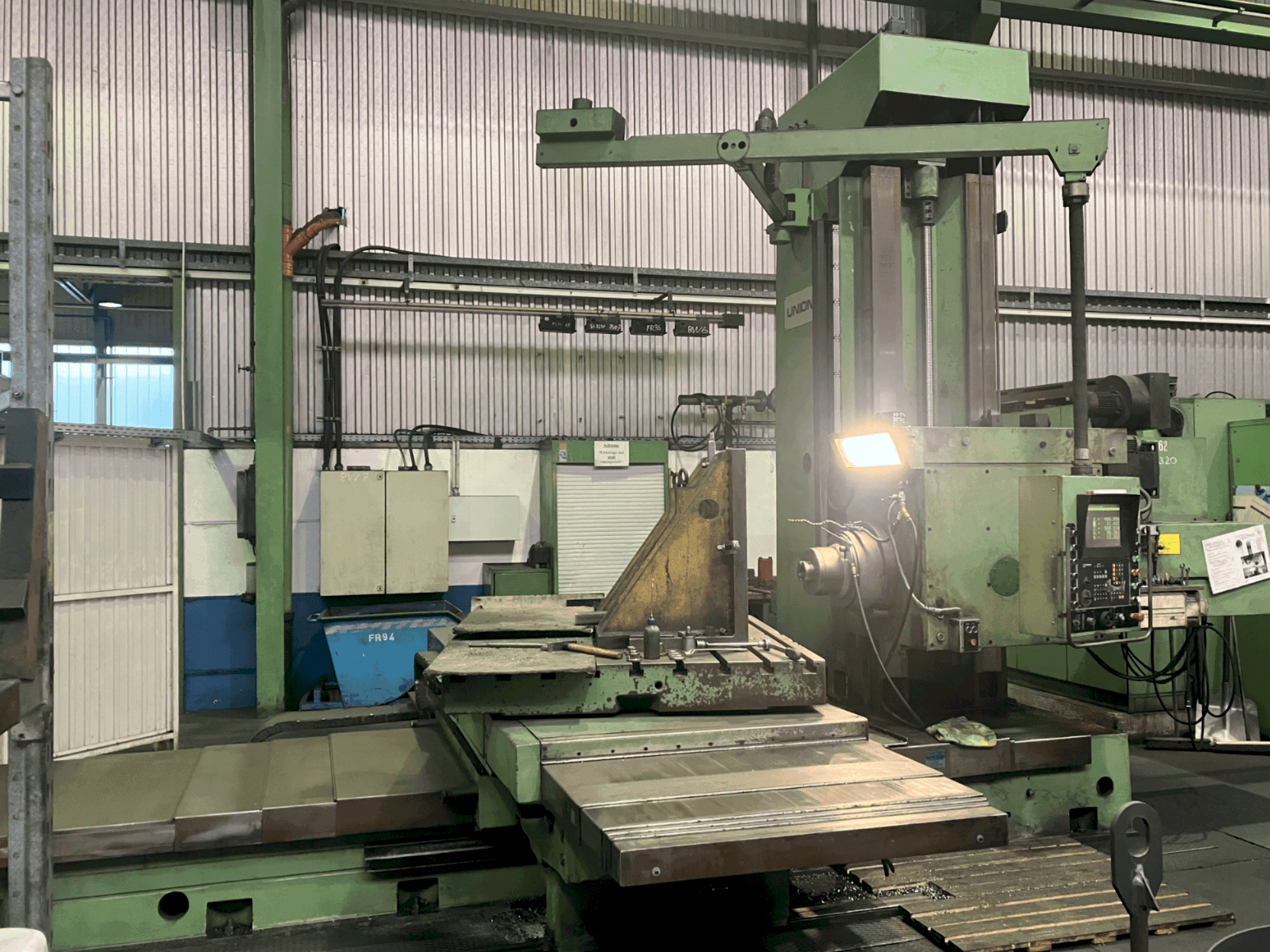 Widok z przodu maszyny UNION BFT 110 NC