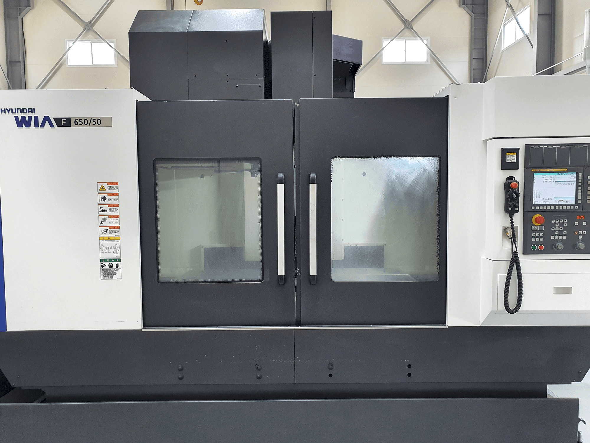 Widok z przodu maszyny Hyundai Wia F650/50