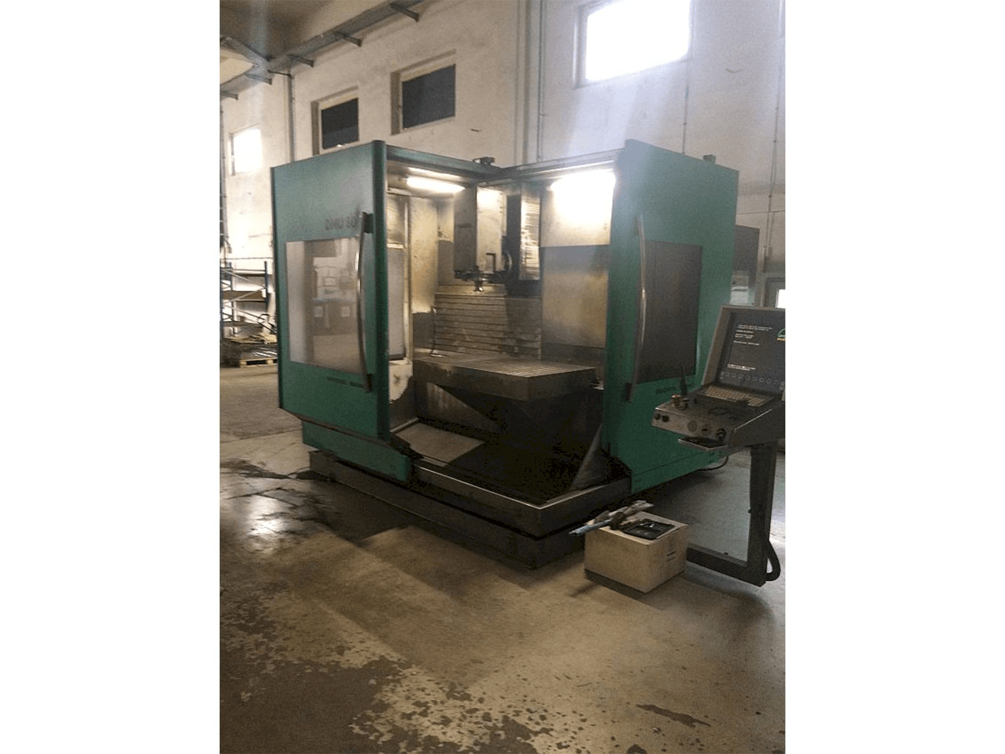 Widok z przodu maszyny DMG 80E