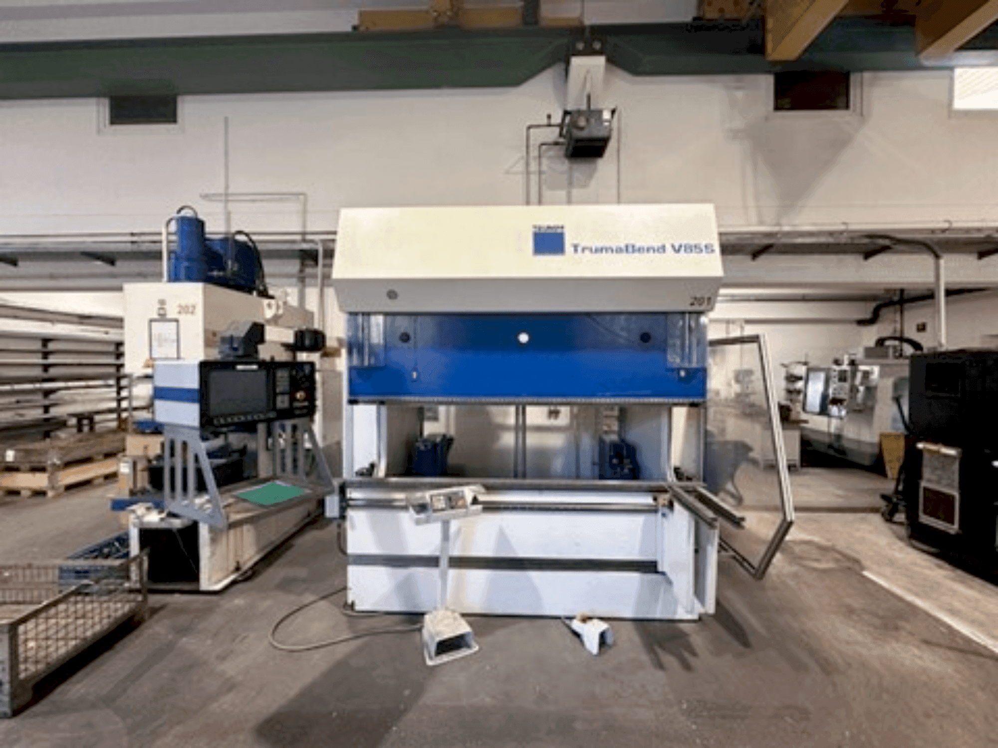Widok z przodu maszyny TRUMPF TrumaBend V85S