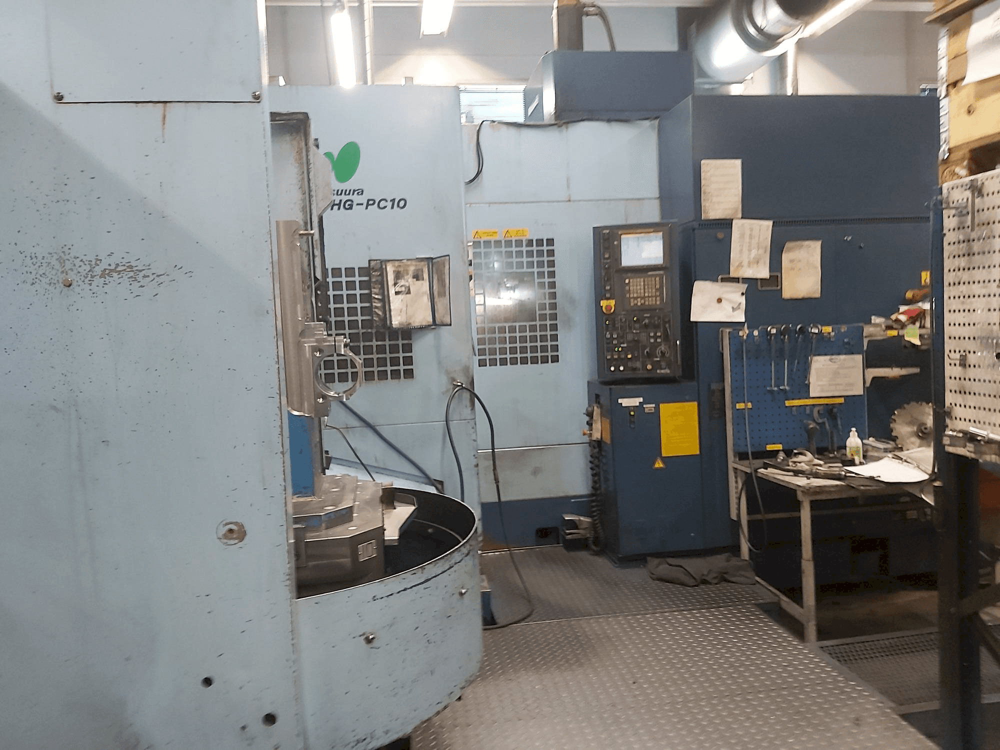 Widok z przodu maszyny Matsuura MC-900HG
